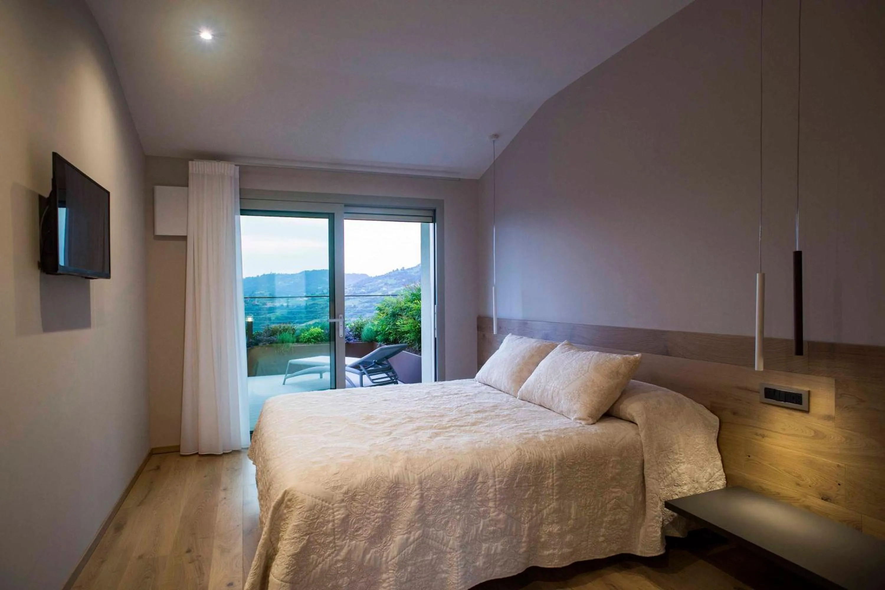 Shower, Bed in Hotel Ristorante La Rosina