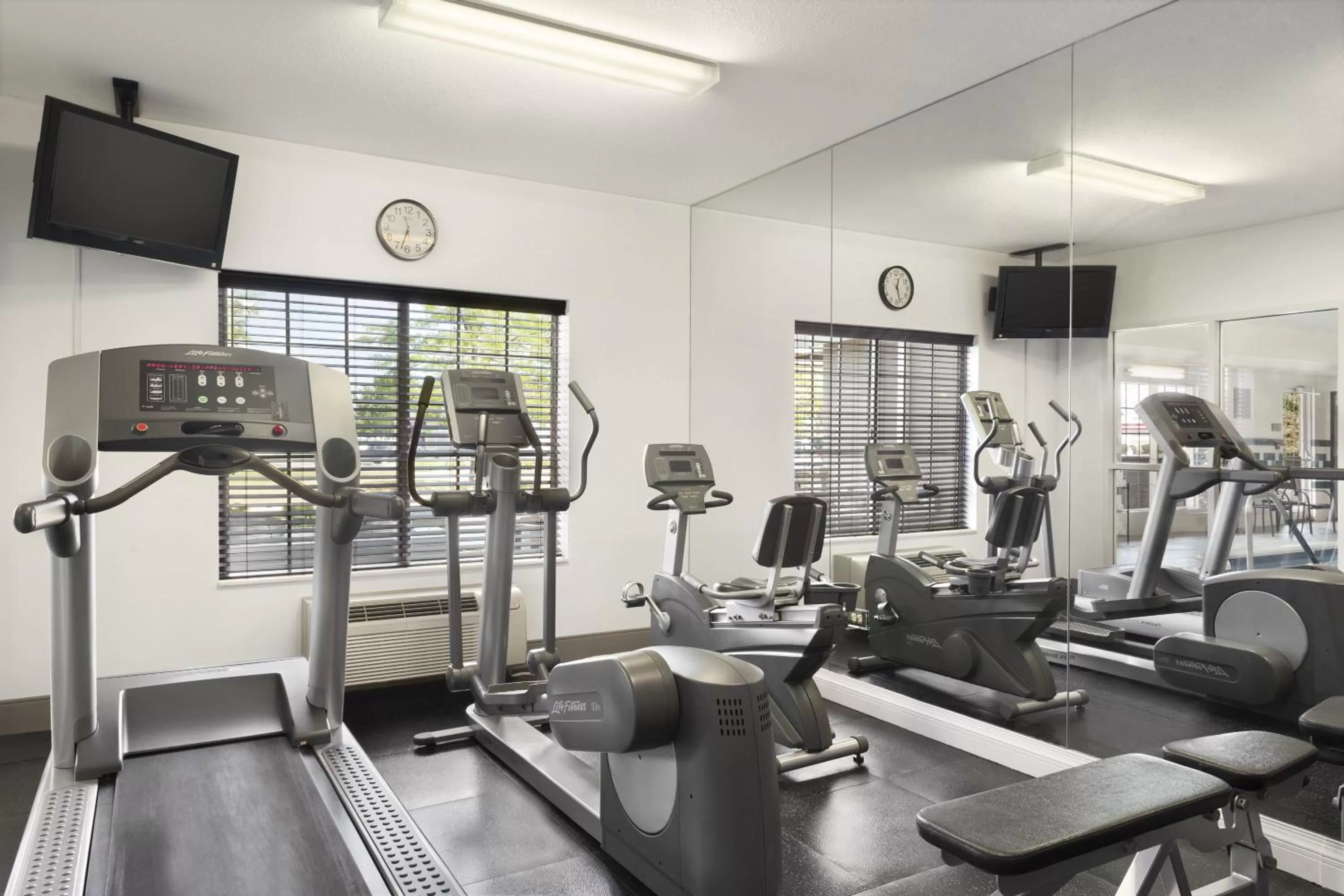 Fitness centre/facilities in Country Inn & Suites by Radisson, Romeoville - Bolingbrook