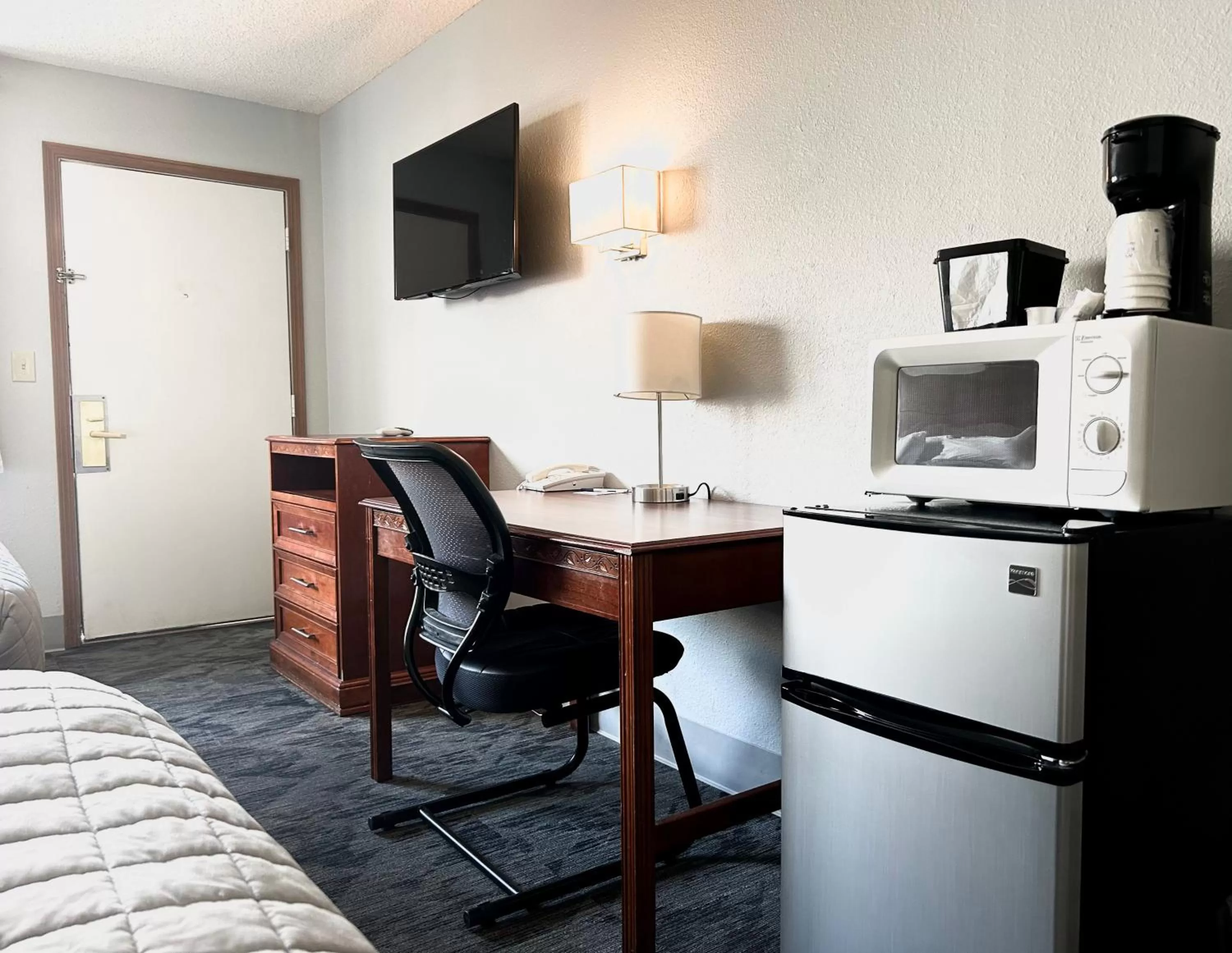 Bed in Travelodge by Wyndham Lincoln South