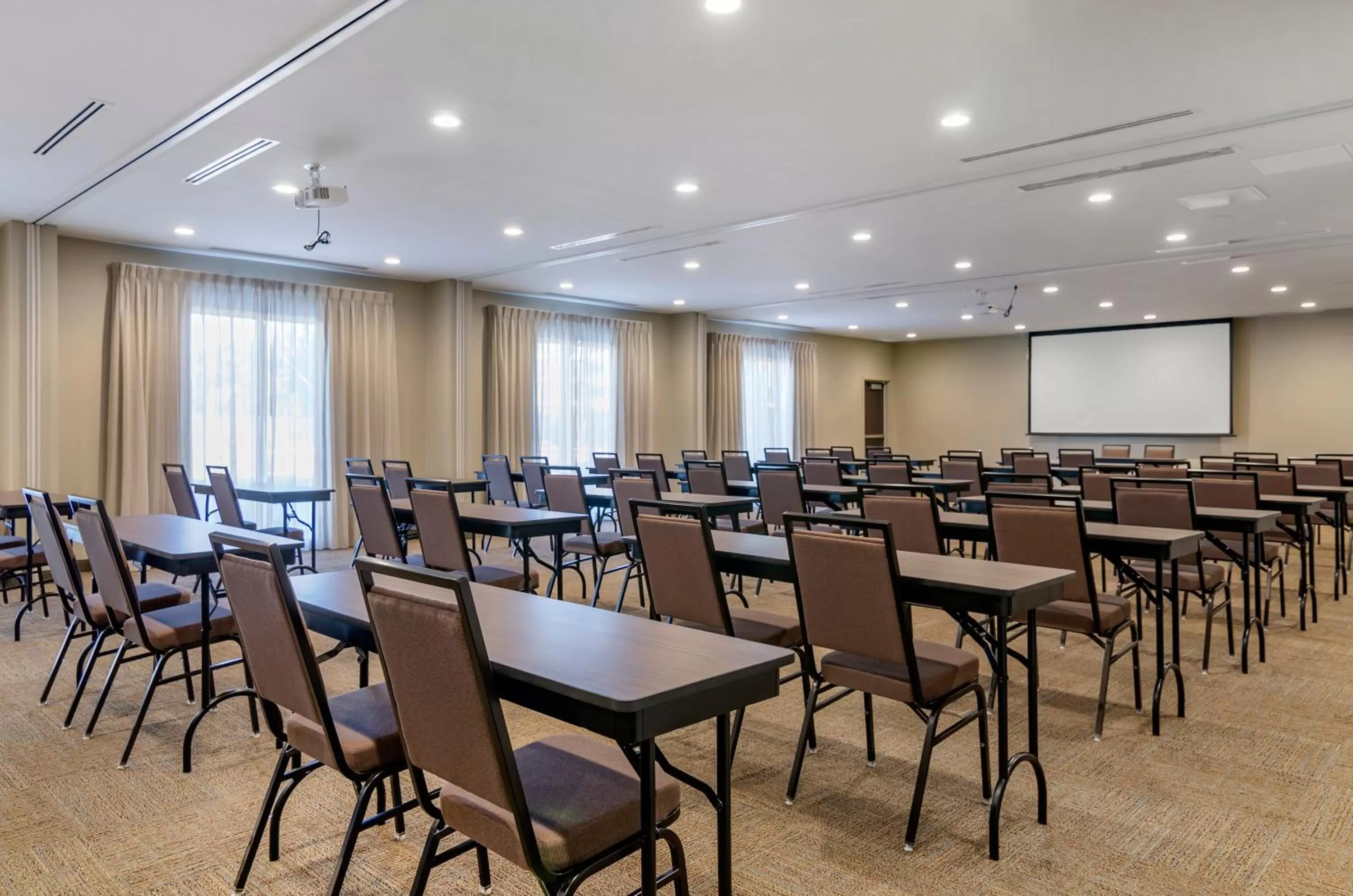 Business facilities in MainStay Suites Great Falls Airport