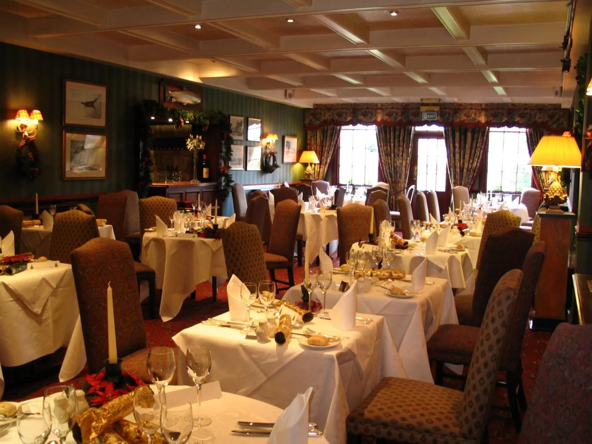 Restaurant/places to eat in Burt's Hotel