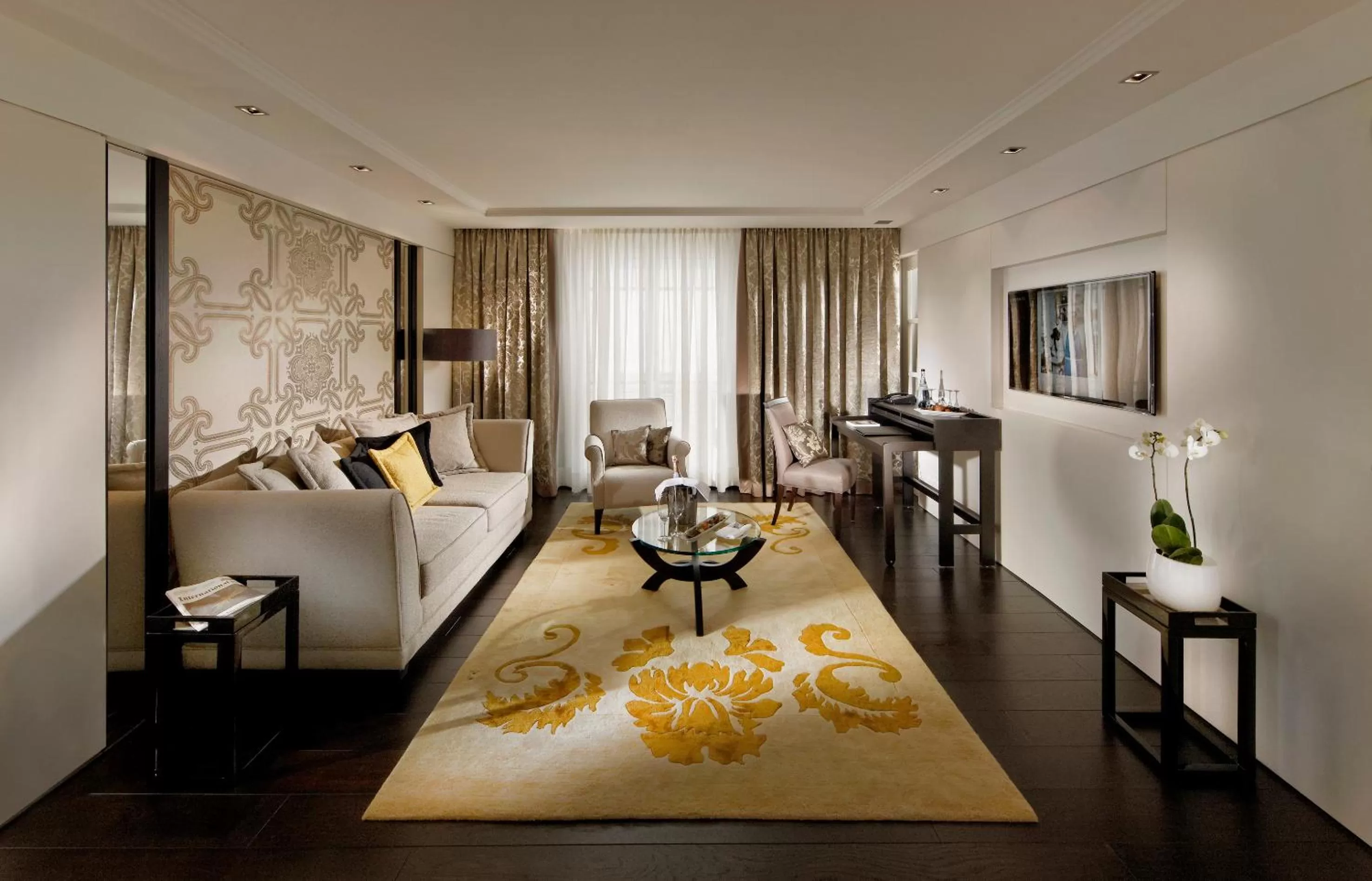 Seating area, Bed in Parkhotel Stuttgart Messe-Airport