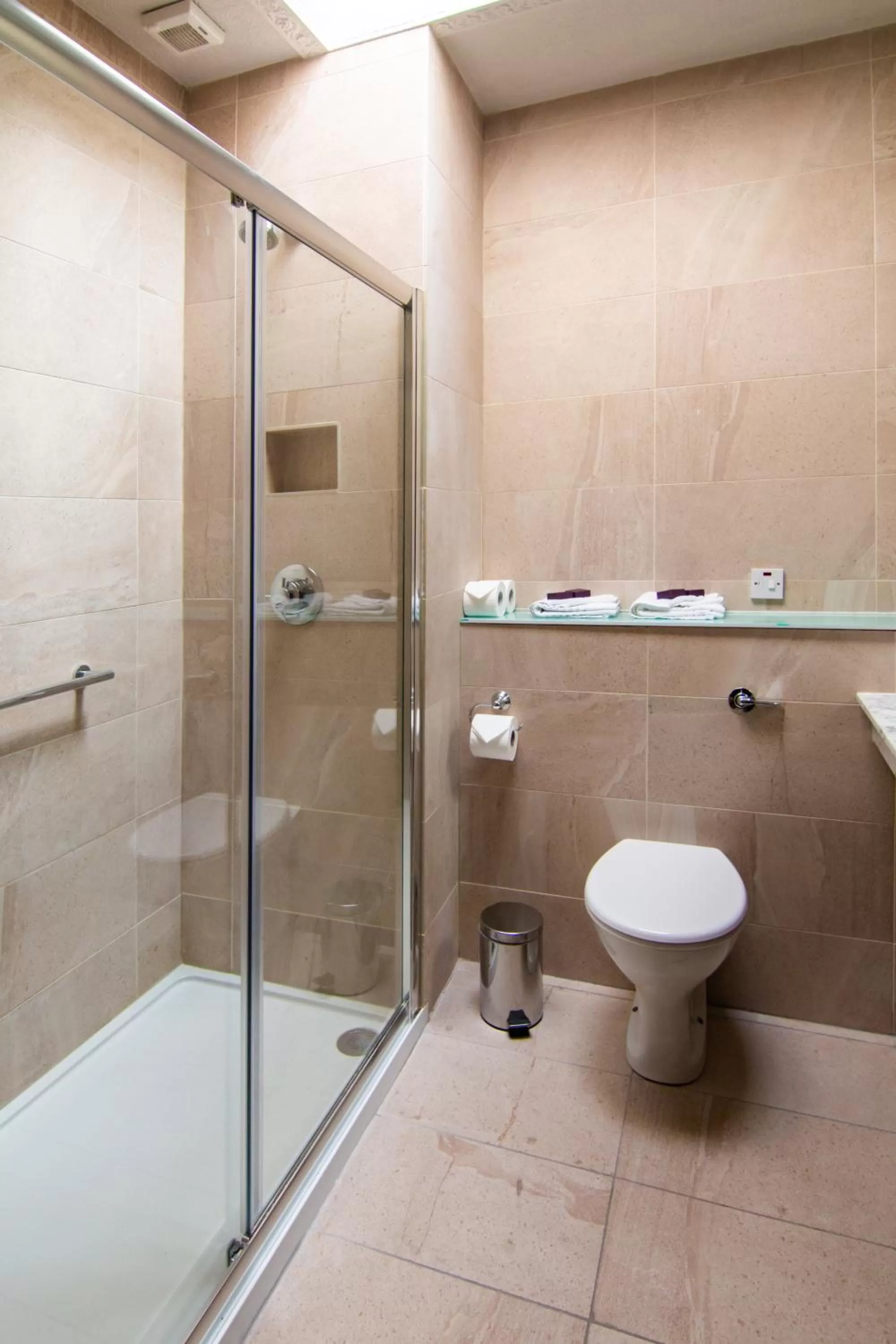 Shower in Seven Oaks Hotel