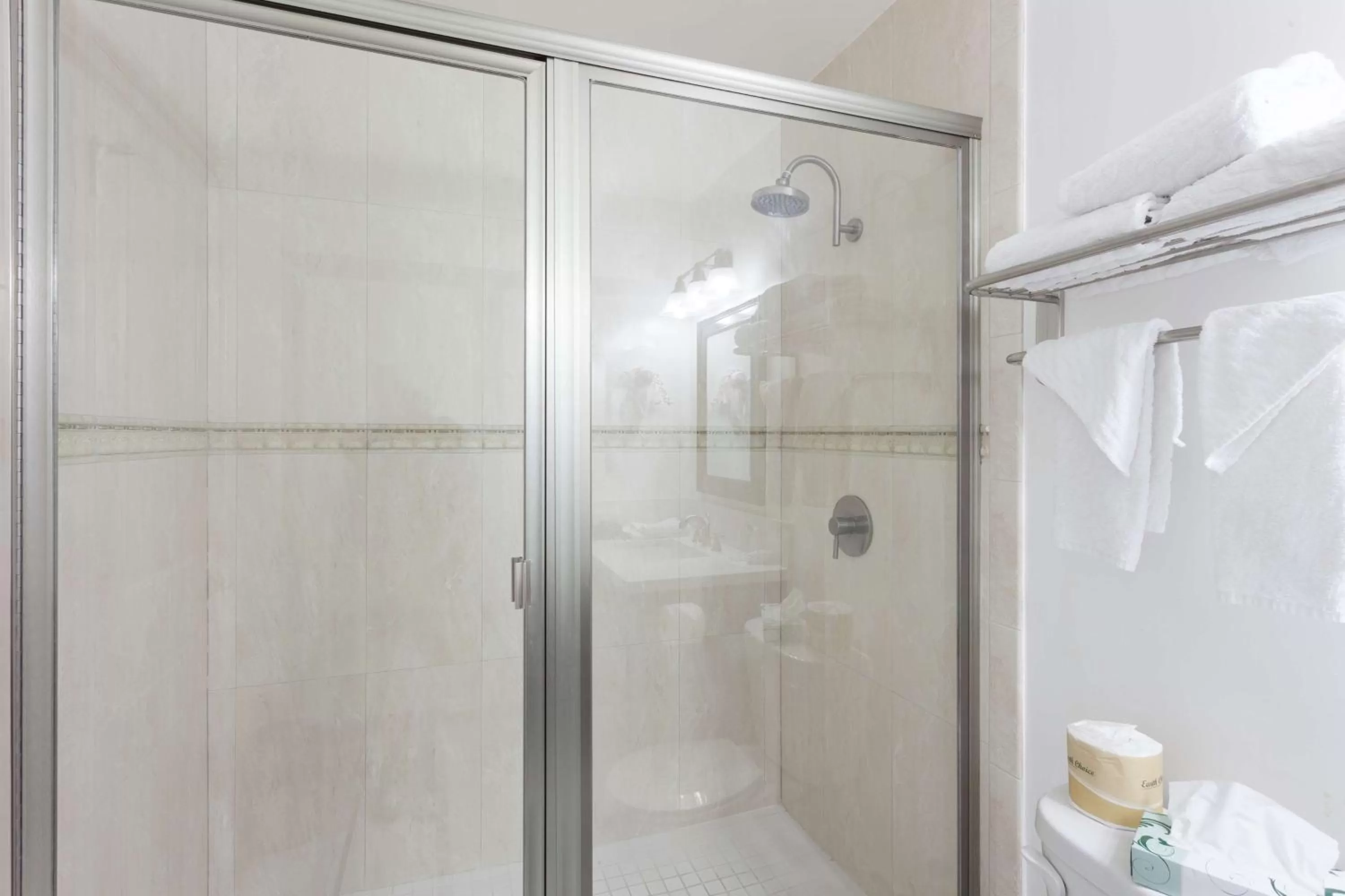 Queen Room with Two Queen Beds - Non-Smoking in Knights Inn Los Angeles Central / Convention Center Area