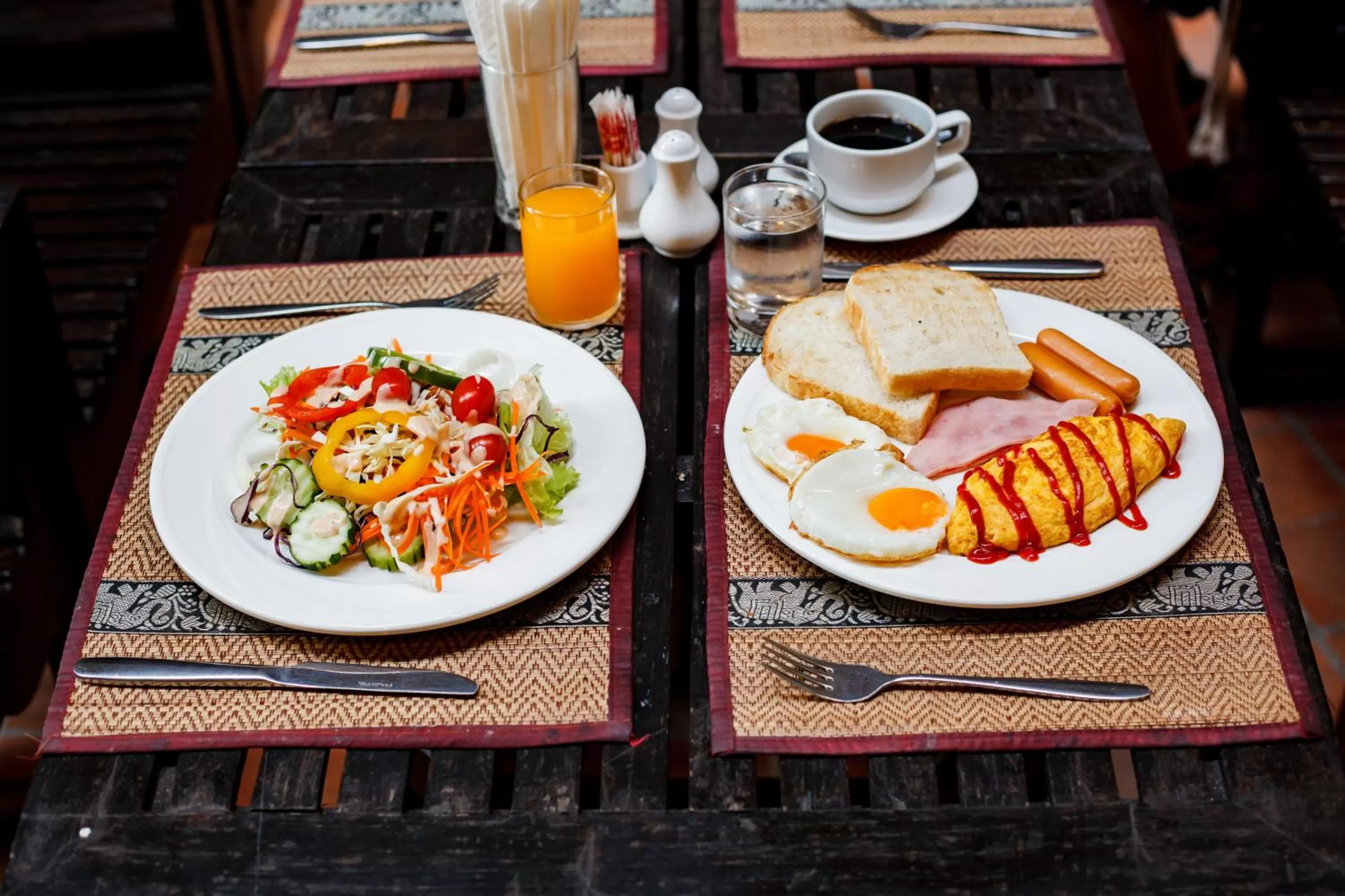 Food and drinks in Raming Lodge Hotel