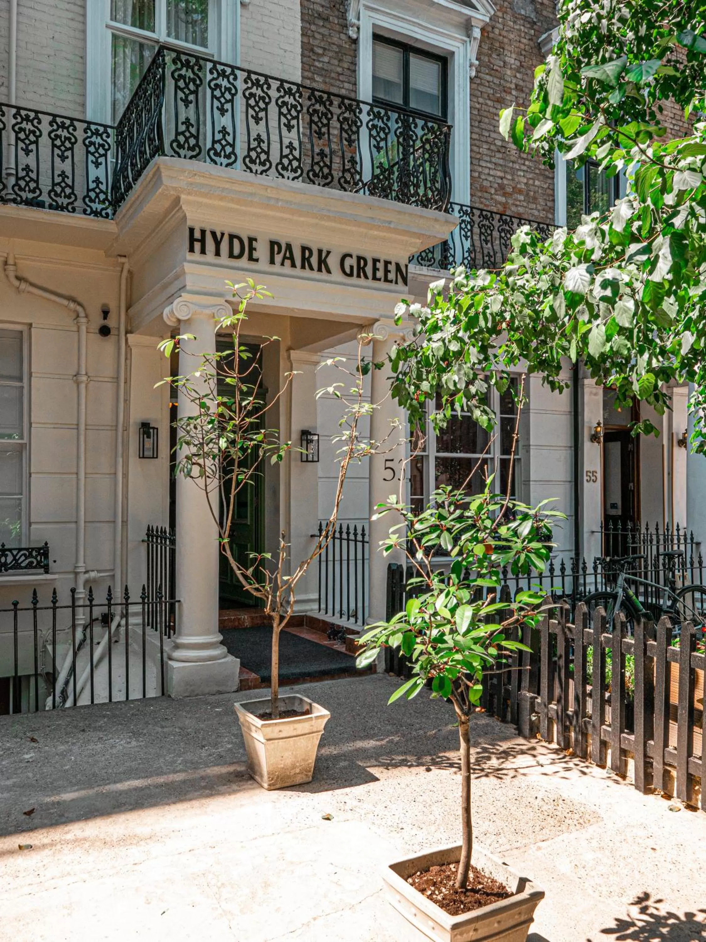 Property building in Hyde Park Green