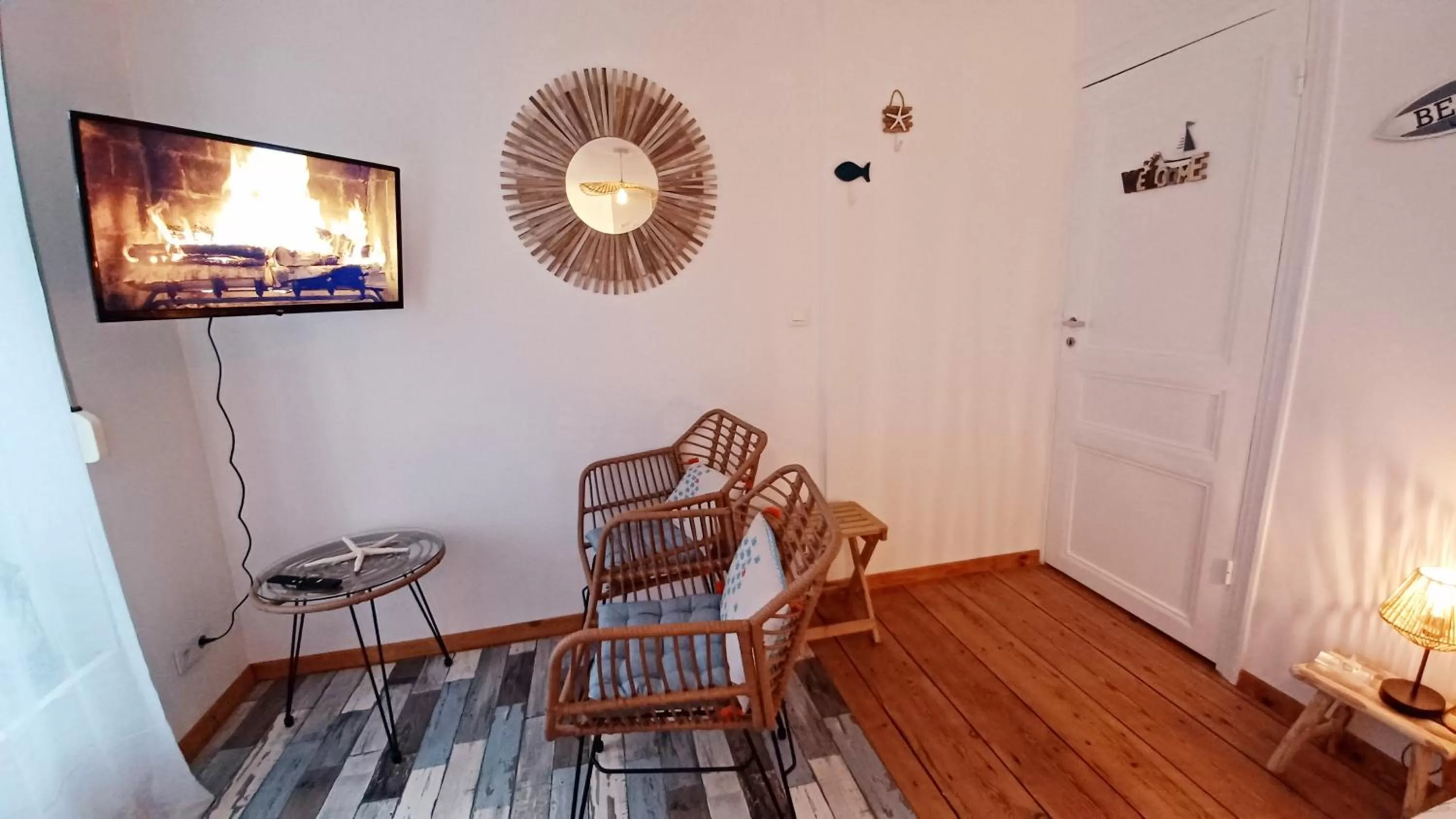 TV and multimedia, Dining Area in La Carte Postale