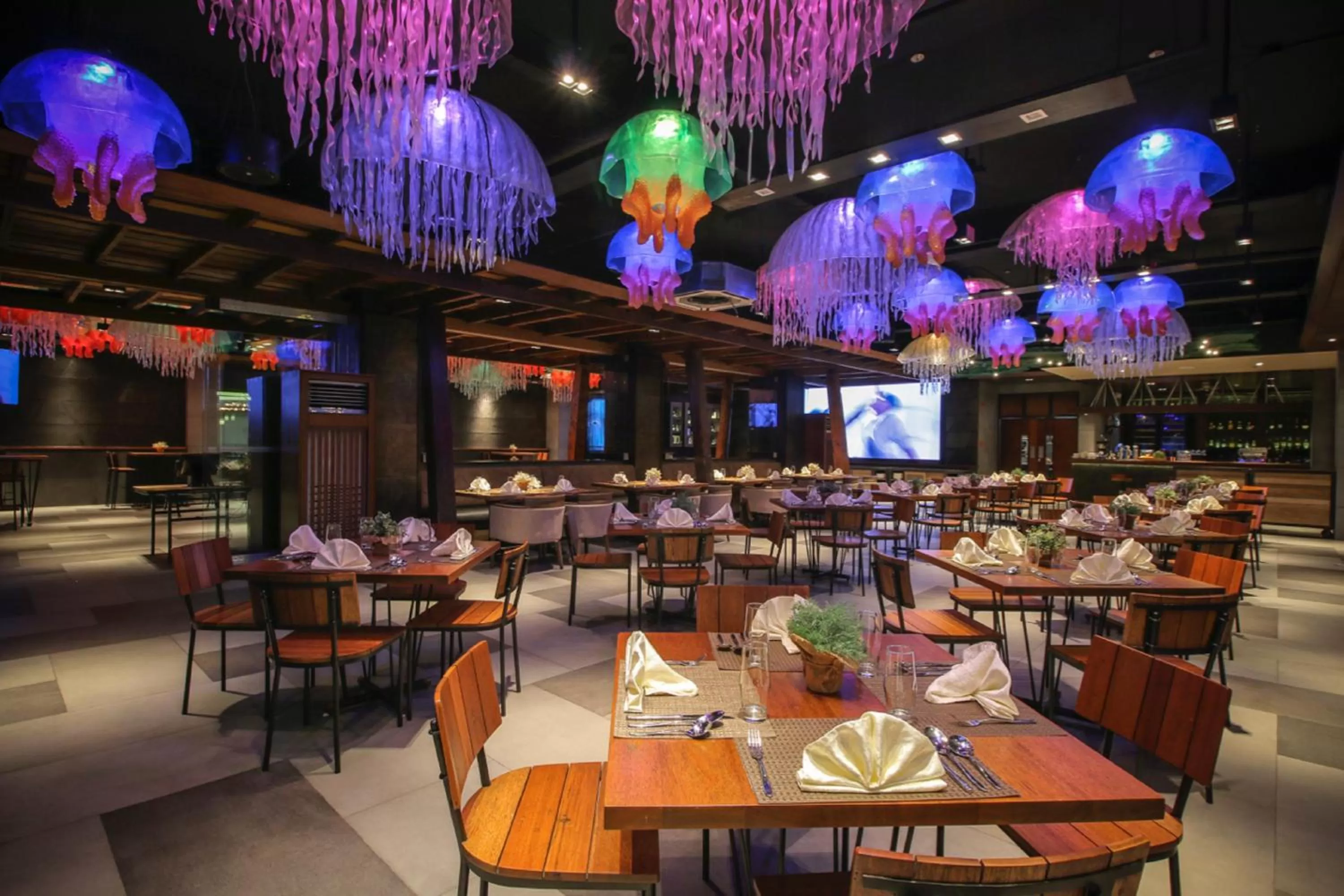 Restaurant/places to eat in Two Seasons Coron Bayside Hotel