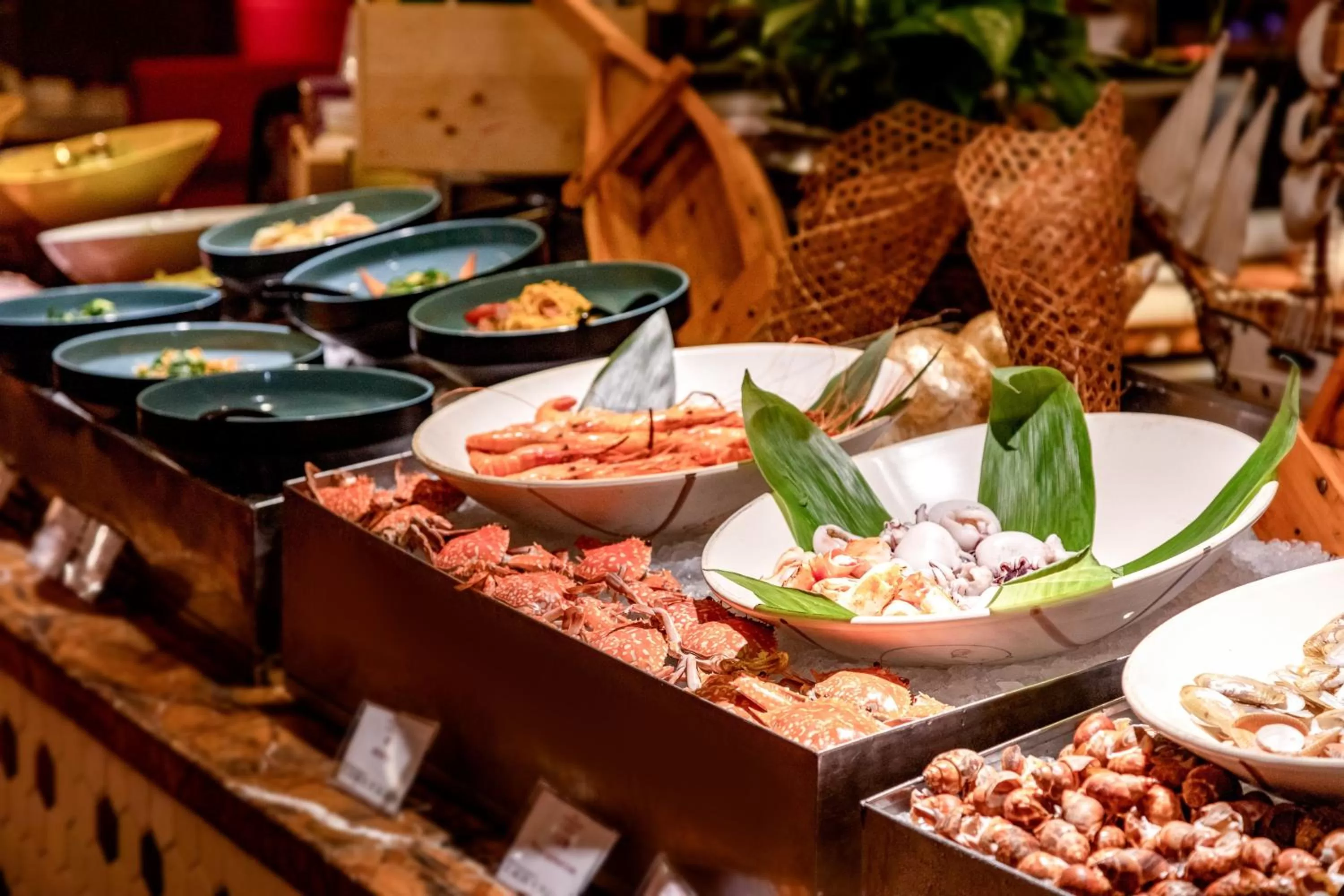 Restaurant/places to eat in Crowne Plaza Guangzhou City Centre by IHG