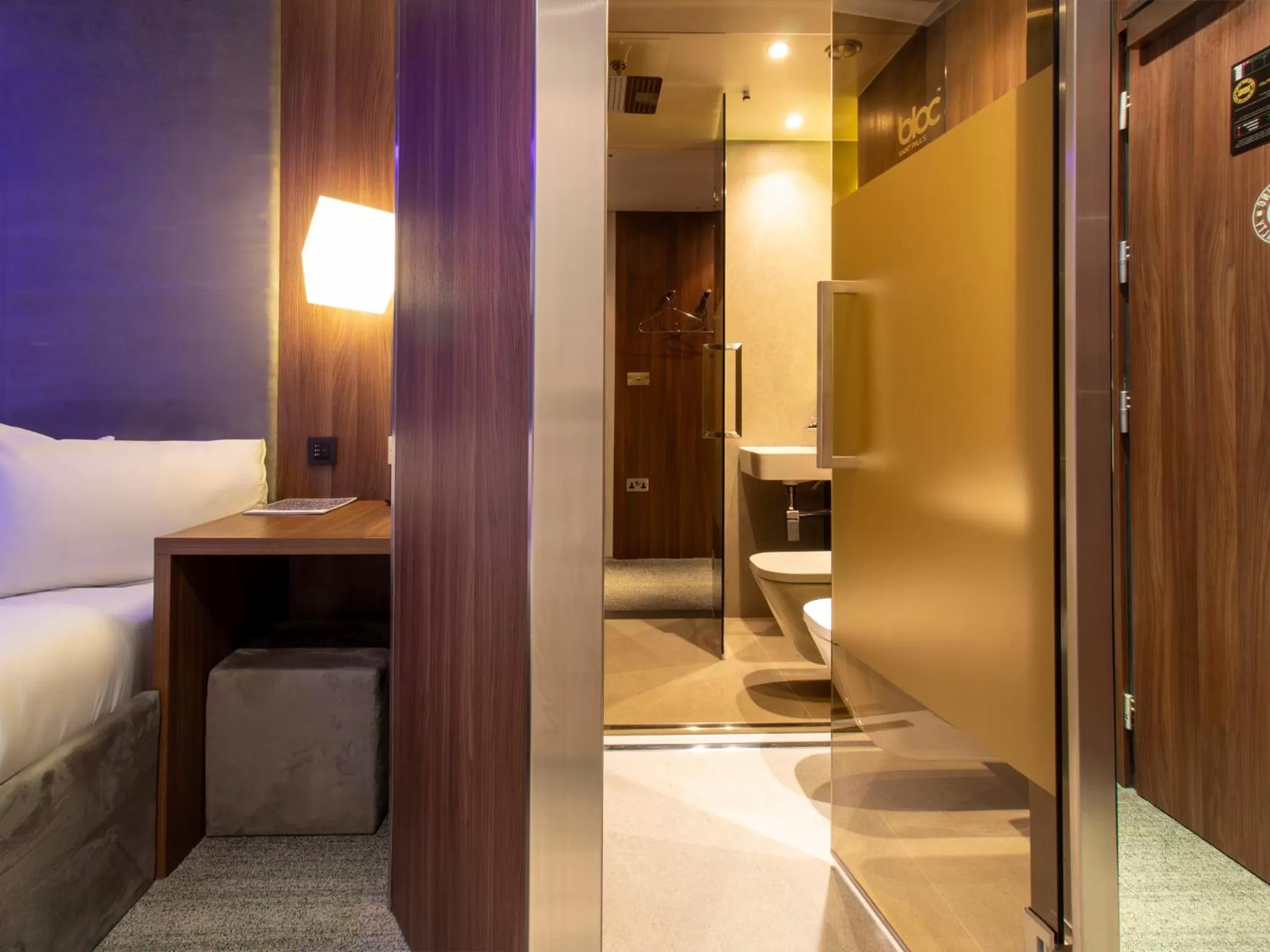 Bathroom, Bed in Bloc Hotel Birmingham