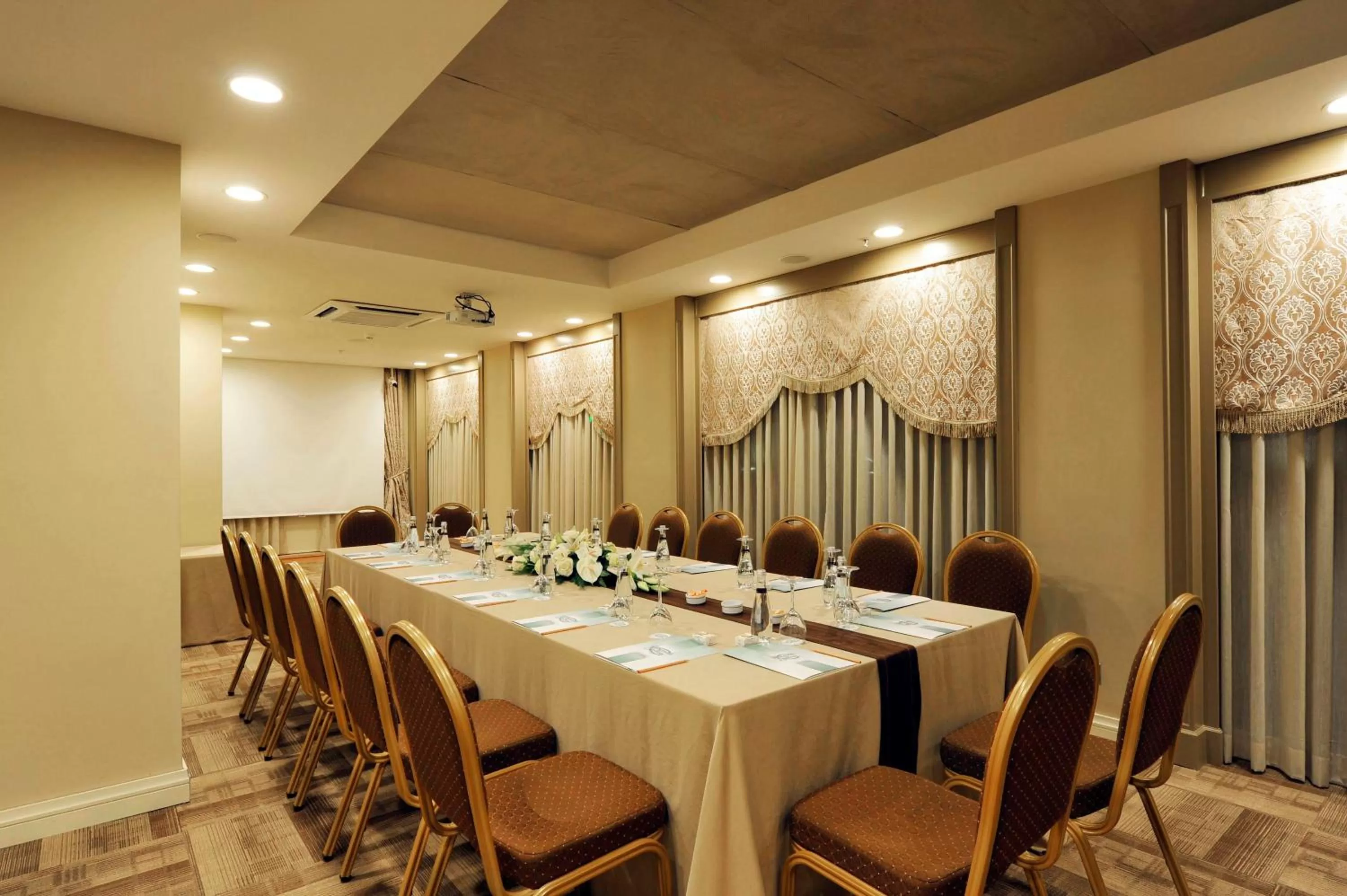 Meeting/conference room in Hotel Yasmak Sultan