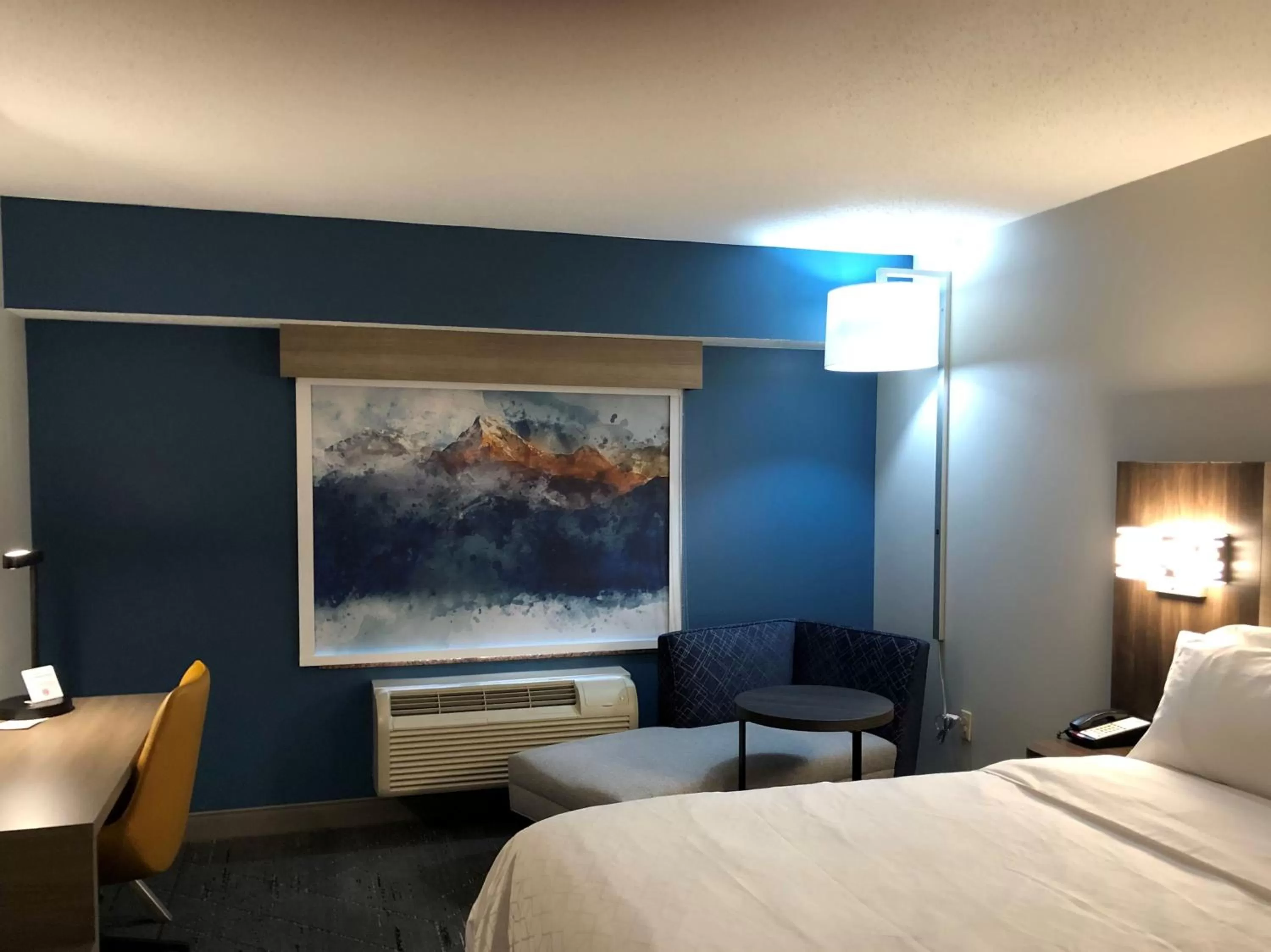 Photo of the whole room, Bed in Holiday Inn Express & Suites Donegal by IHG