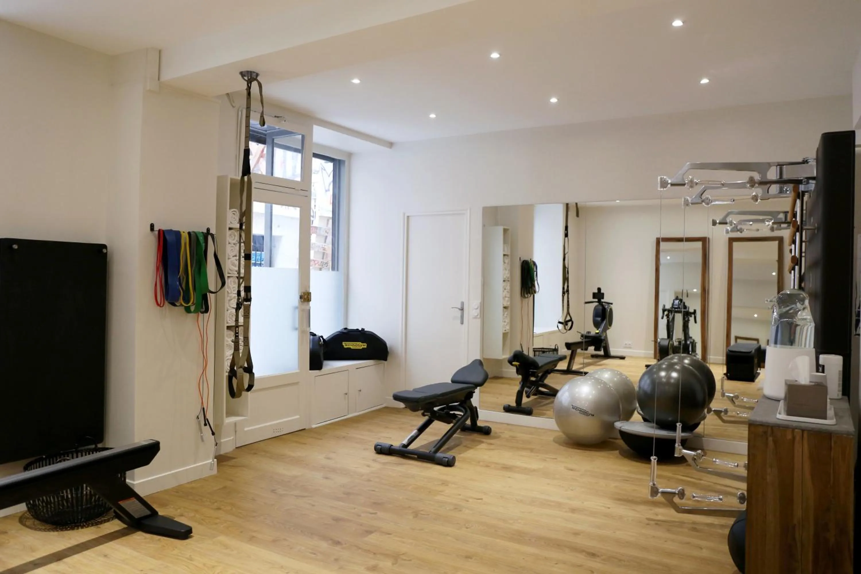 Fitness centre/facilities in Hôtel Jules & Jim