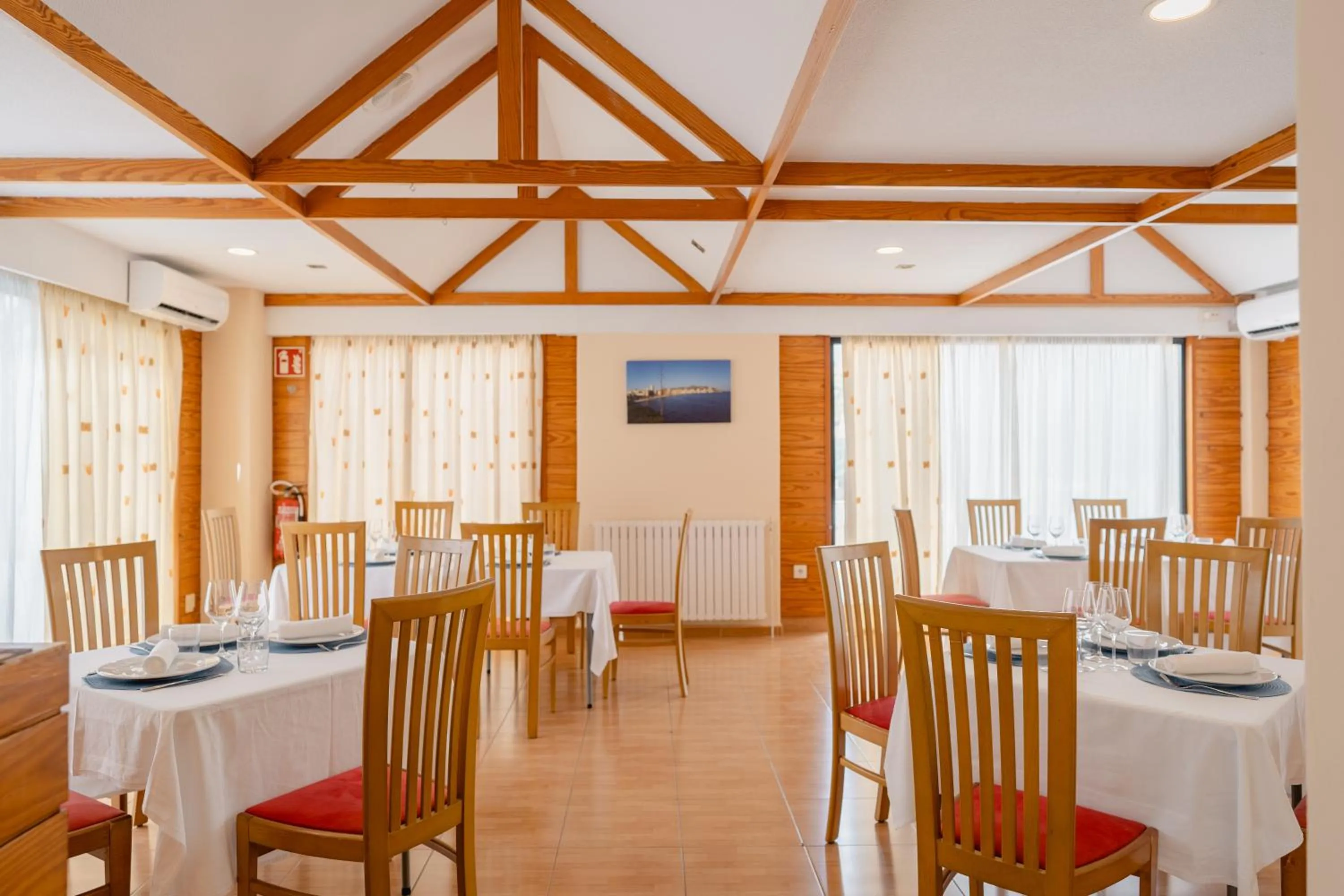 Restaurant/places to eat in Luxmar Apartaments