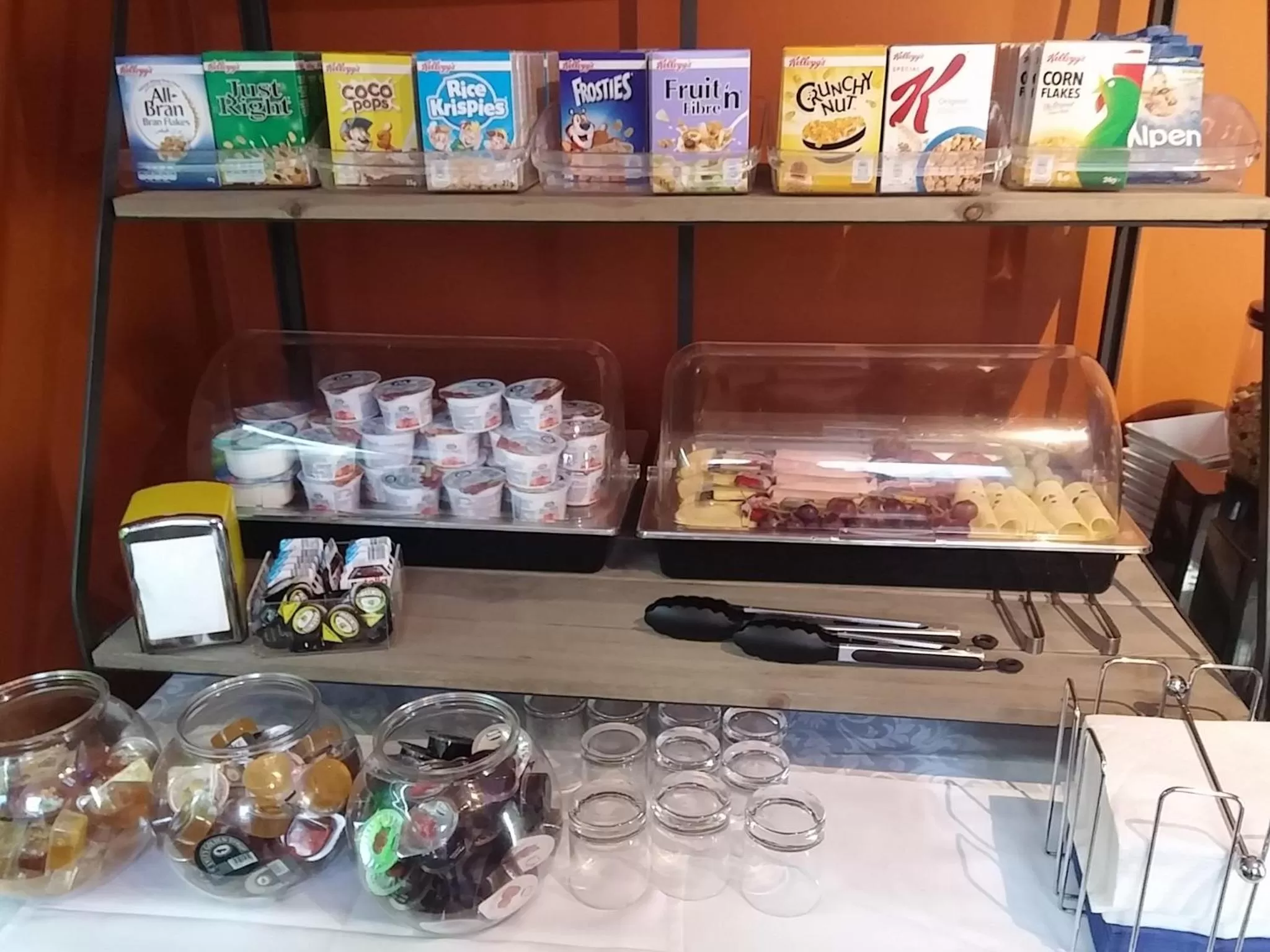 Restaurant/places to eat in Waterfront Hotel