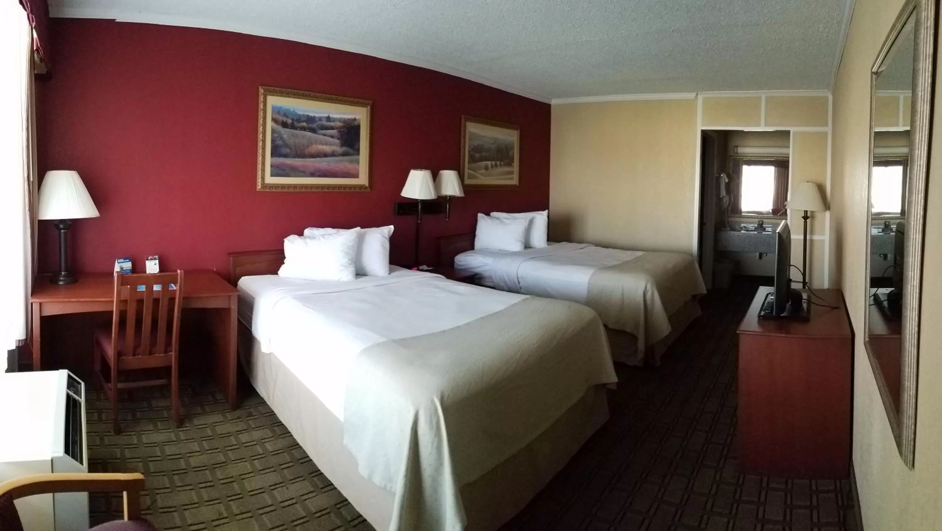 Bedroom, Bed in Travelodge by Wyndham Beckley