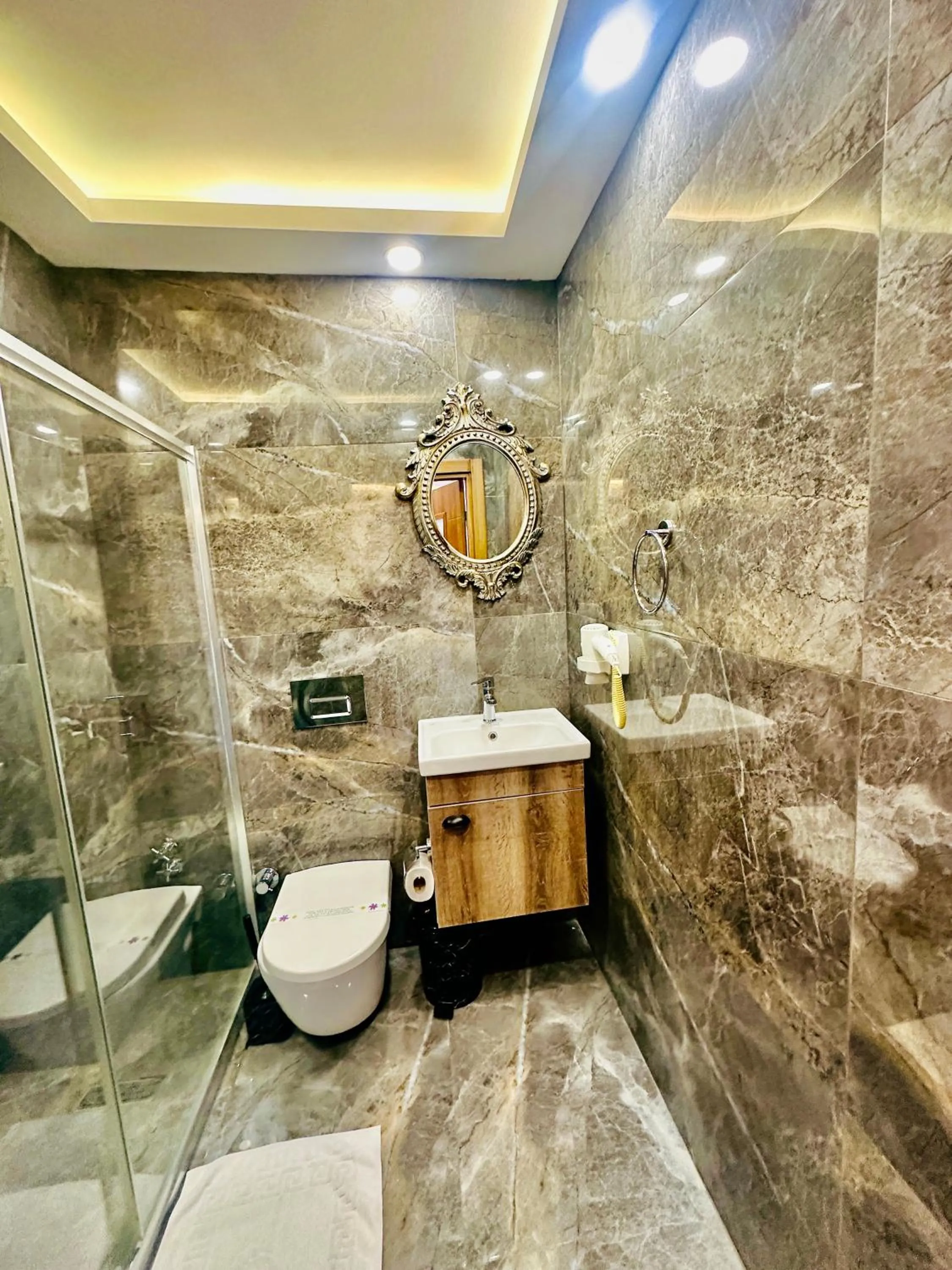 Toilet in Sirkeci Quietness Hotel