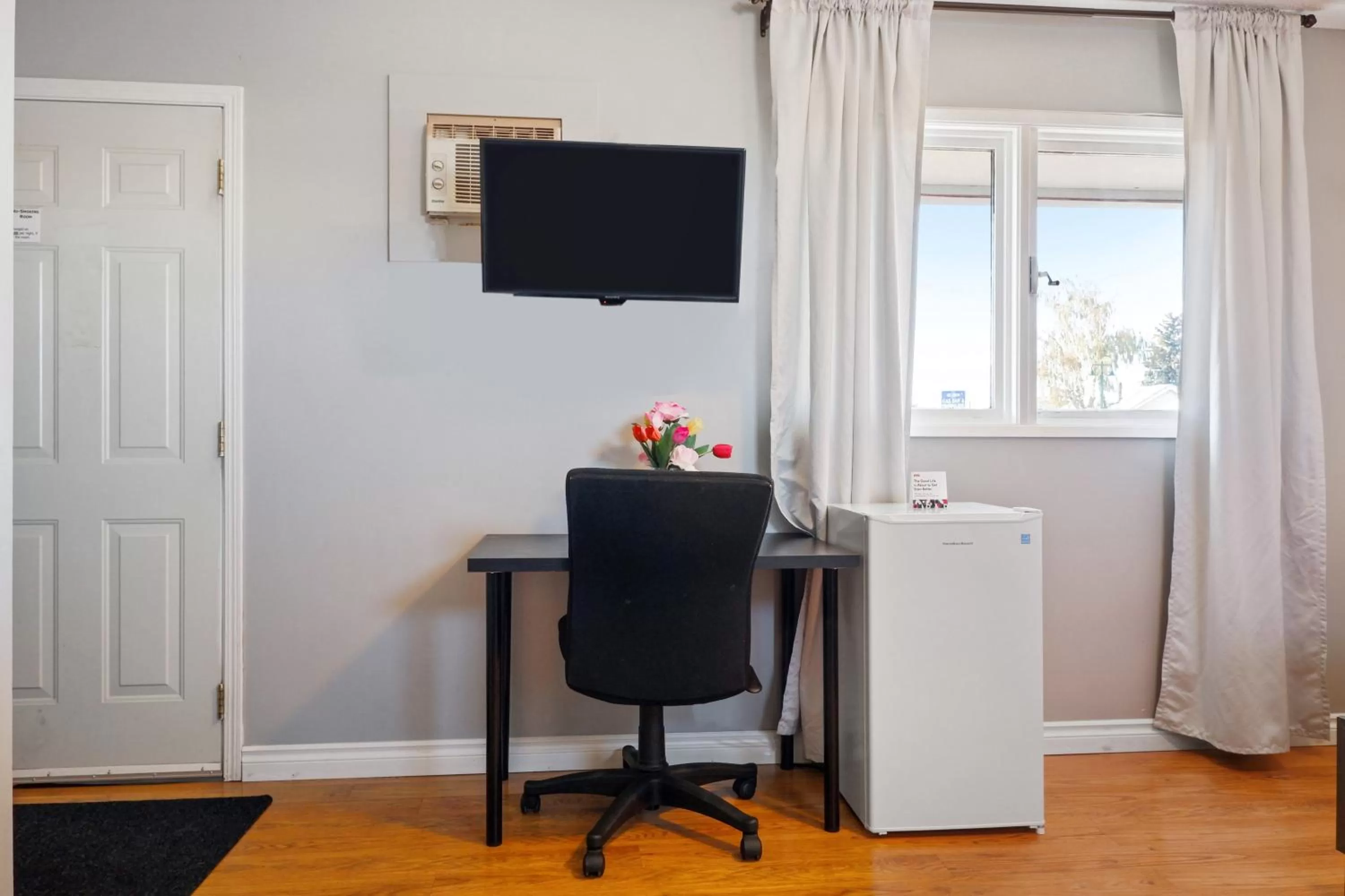 Seating area in Hotel Bethel - Fort MacLeod, AB