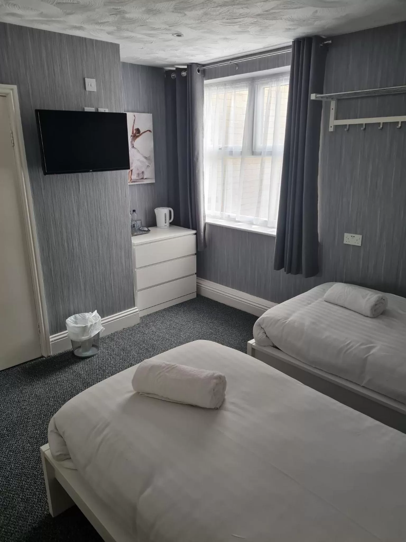 TV and multimedia, Bed in Queens Plaza Hotel