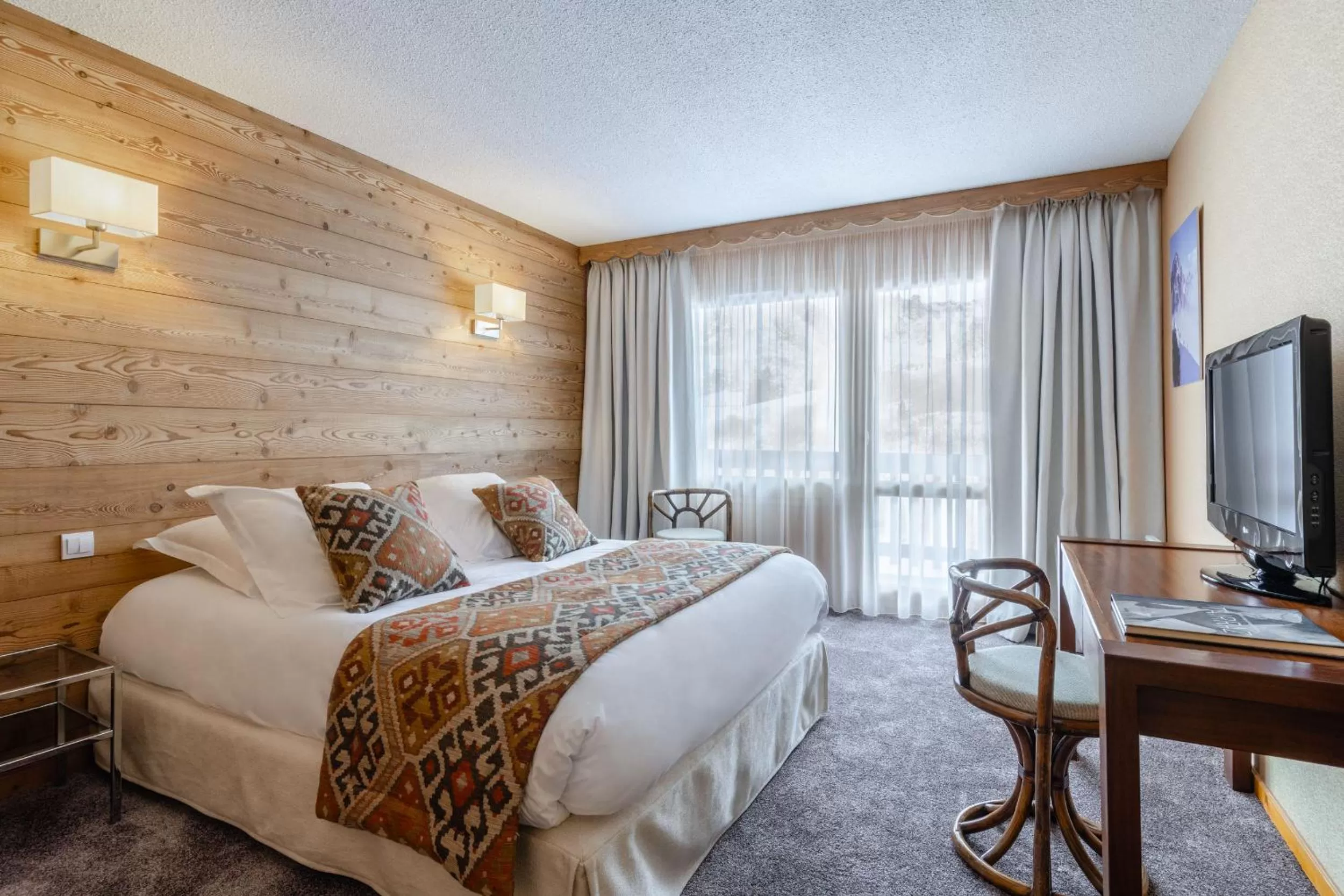 Bed in Hotel Les Arolles