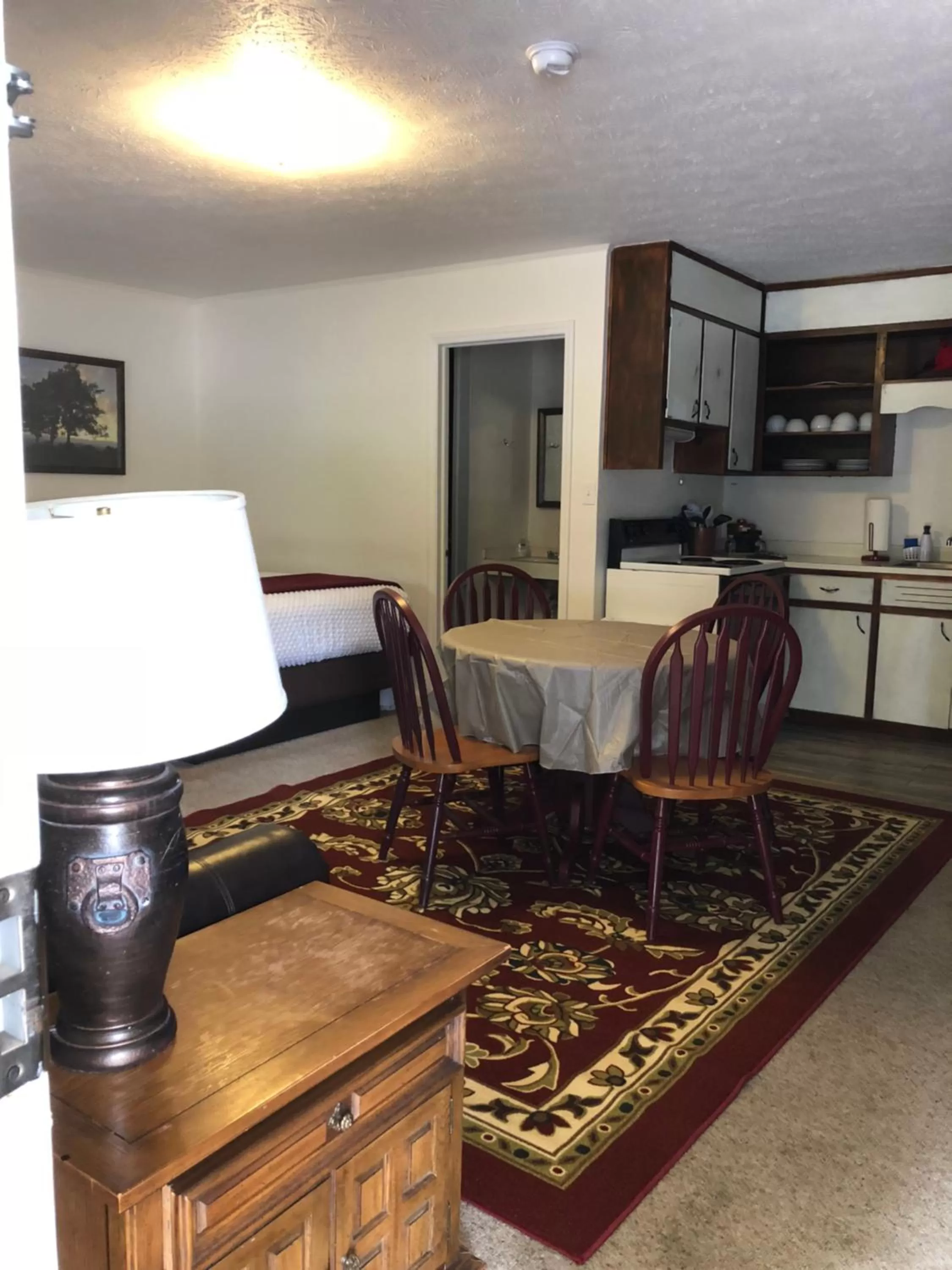 Dining area in Cardinal Inn
