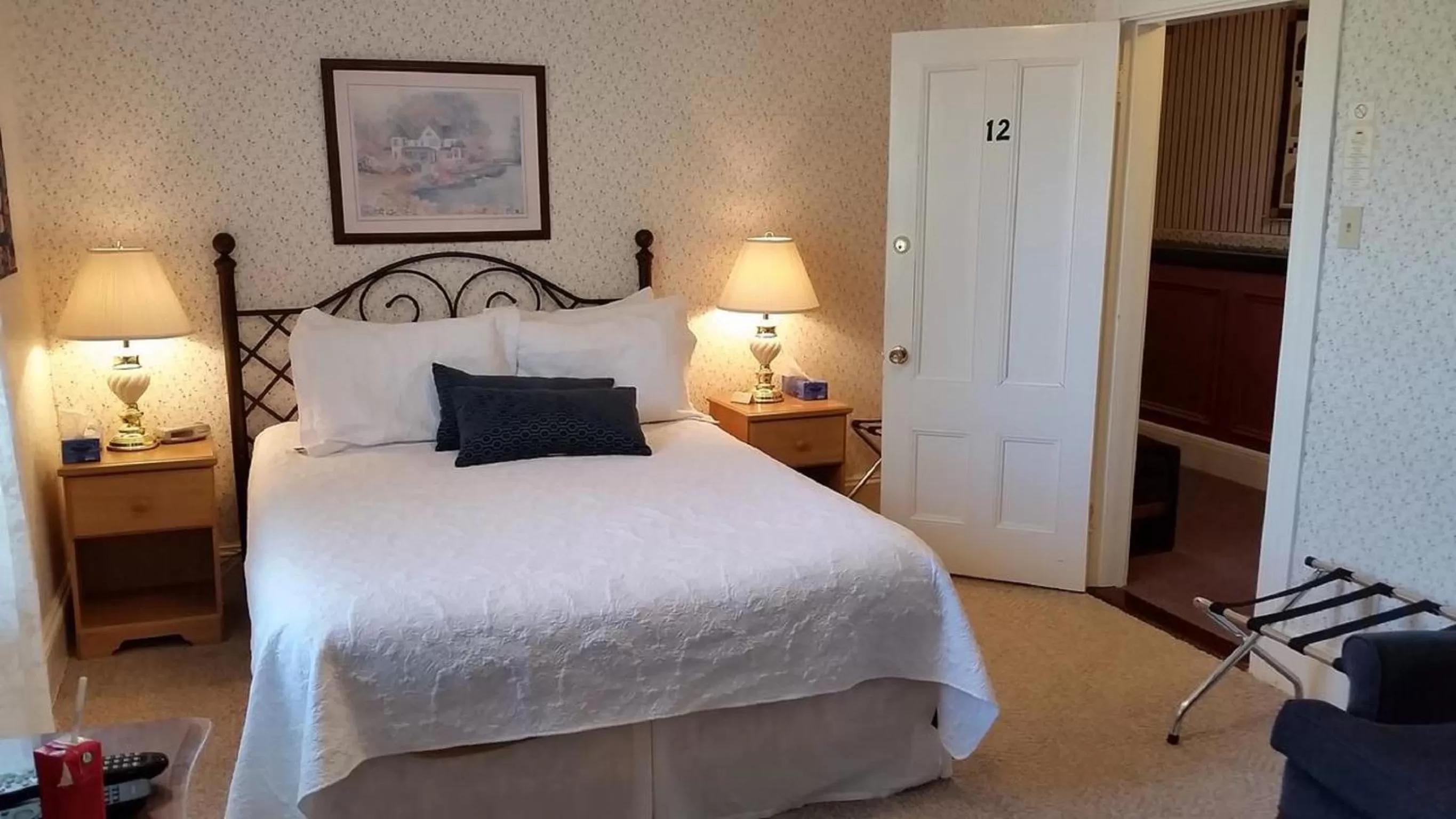 Photo of the whole room, Bed in Bayside Inn