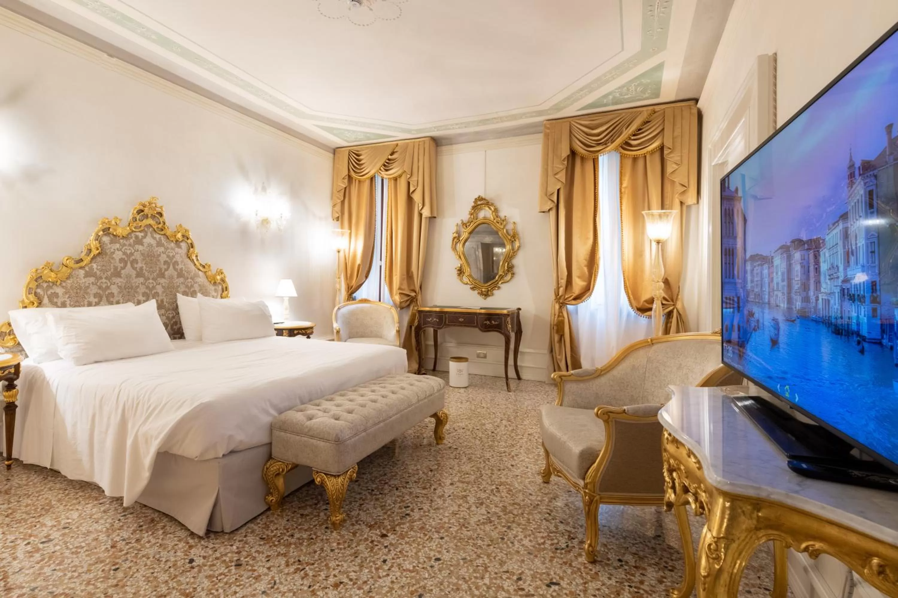 Photo of the whole room, Bed in Ca' Bonfadini Historic Experience