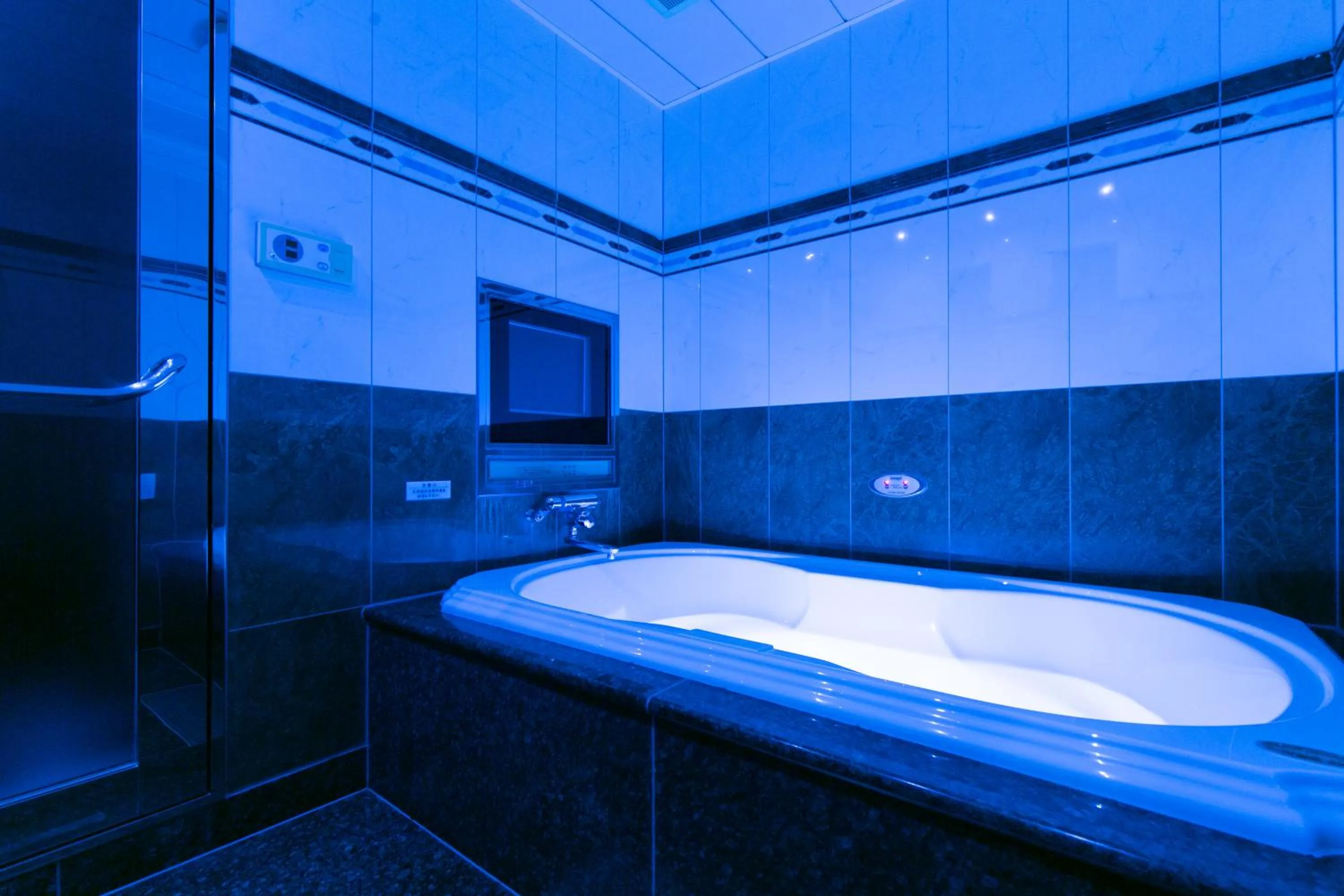 Shower in HOTEL D-WAVE Shinjuku（Adult Only)