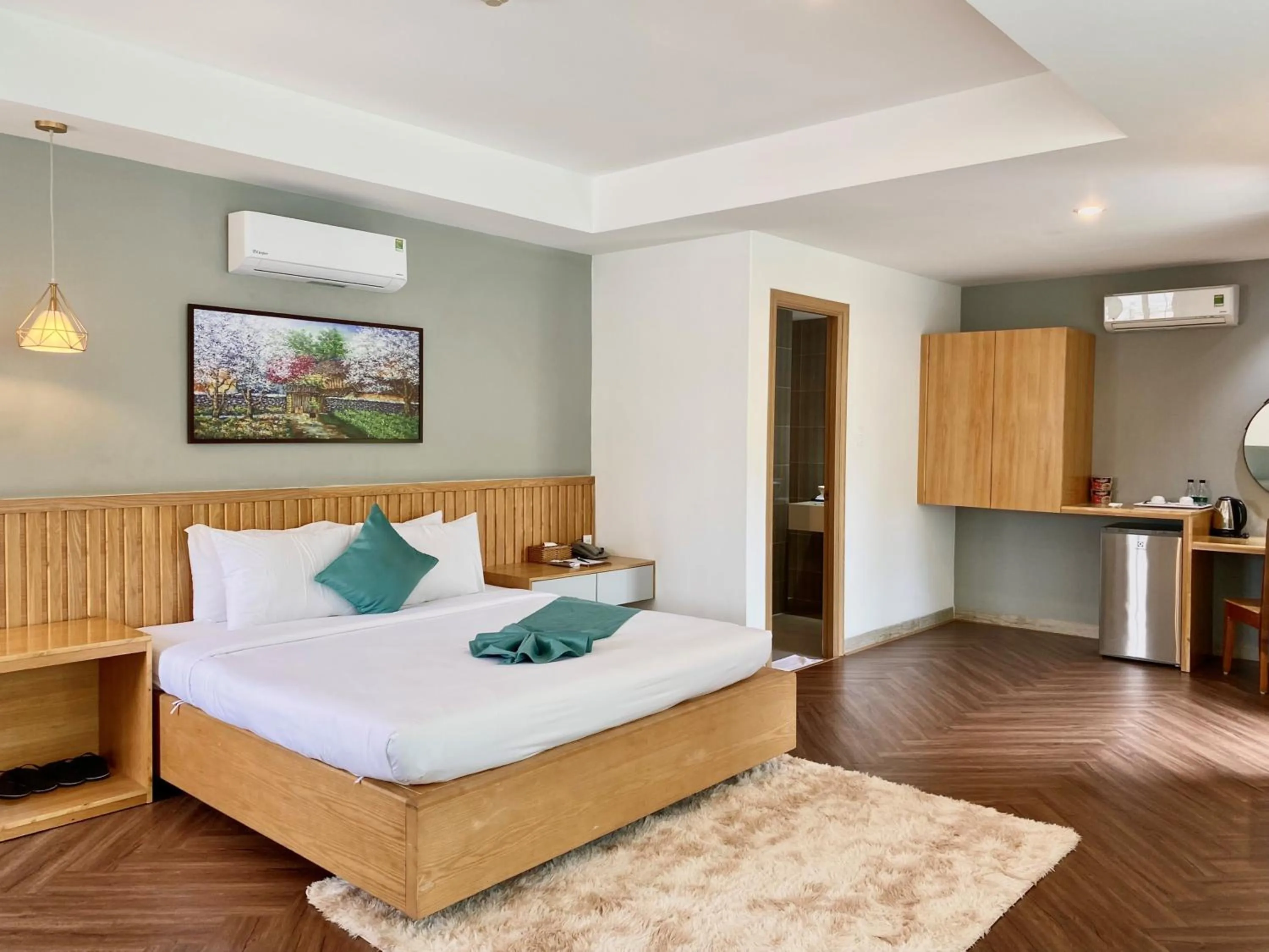 Bedroom, Bed in Sunshine Antique Hotel Saigon