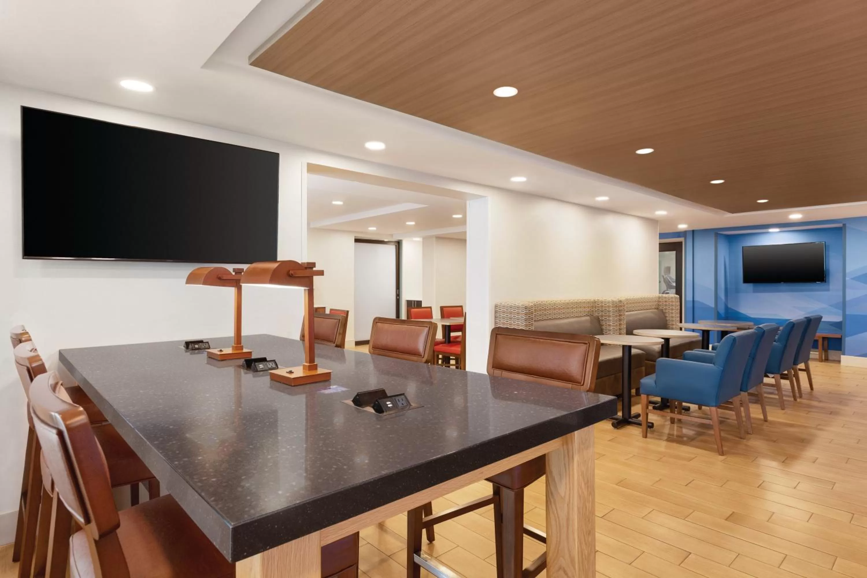 Property building in Holiday Inn Express Hartford South - Rocky Hill by IHG