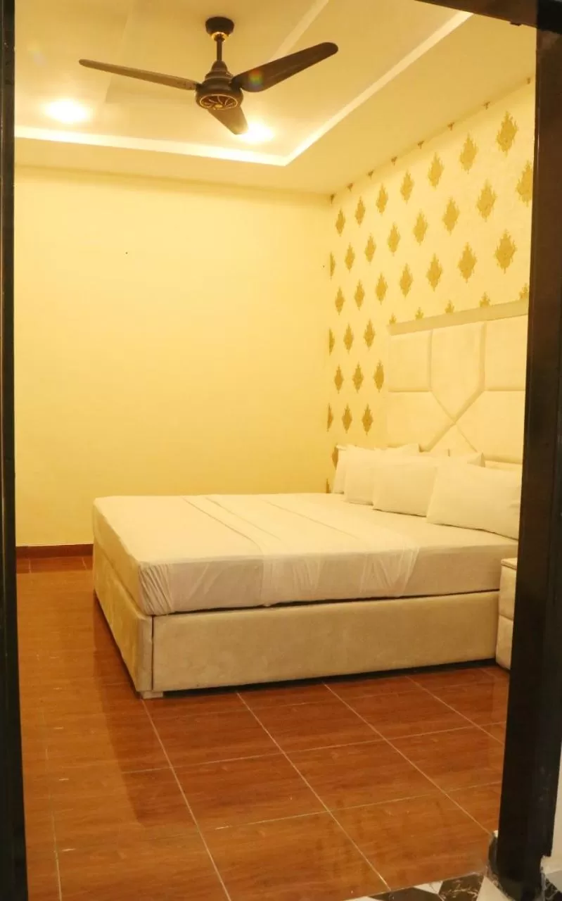 Bed in HOTEL DE SMART Multan