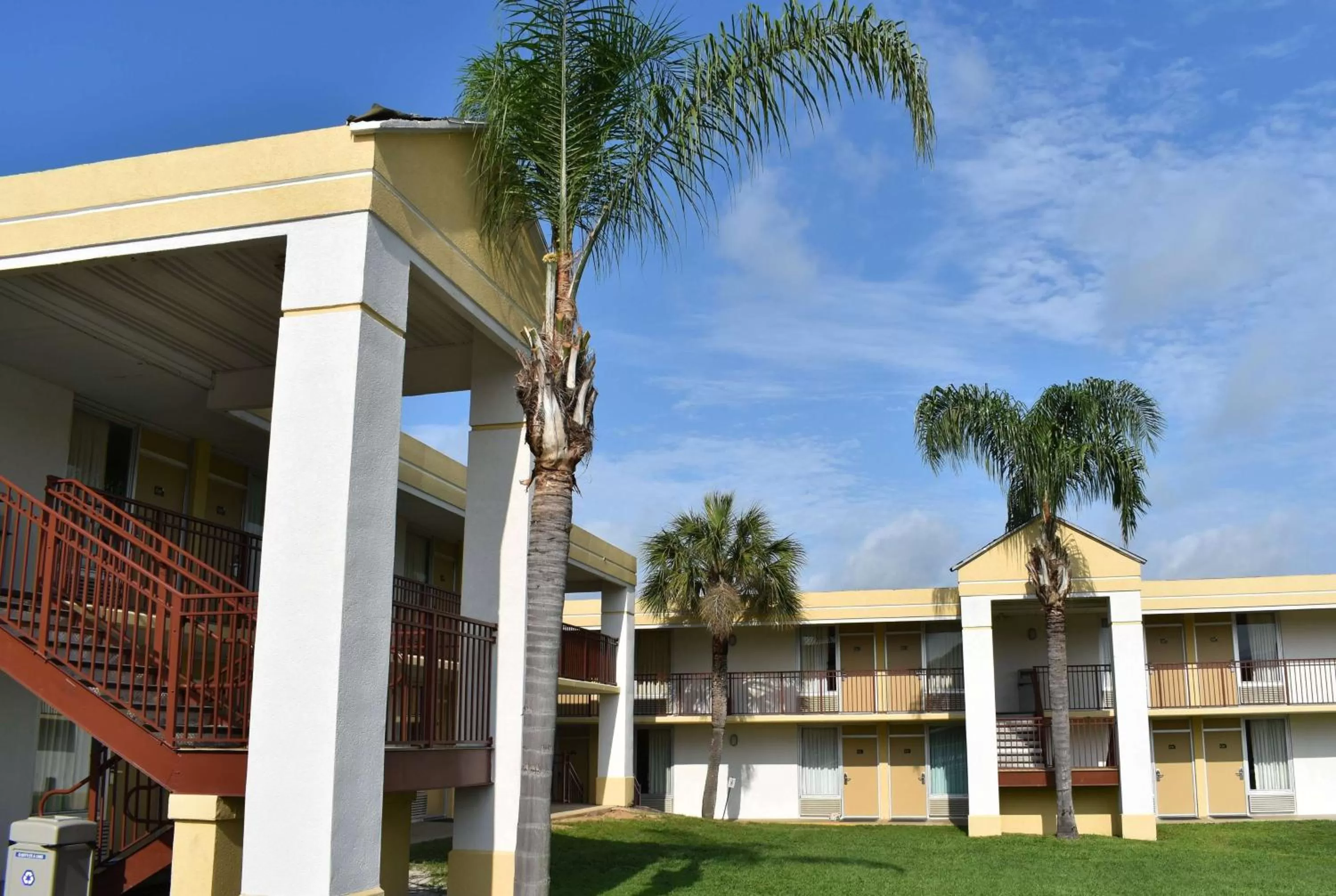 Property building in Super 8 by Wyndham Ocala I-75