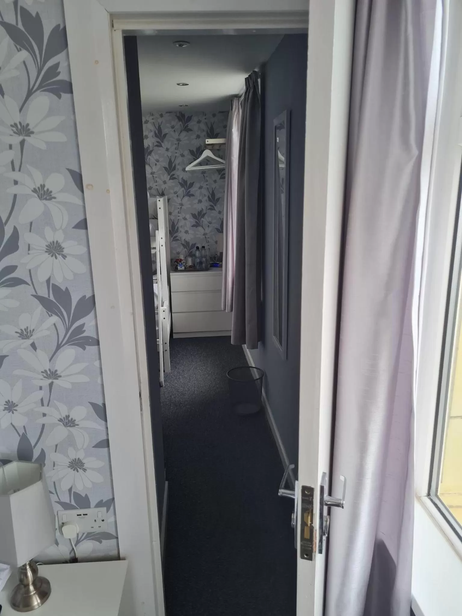 Bedroom in Queens Plaza Hotel