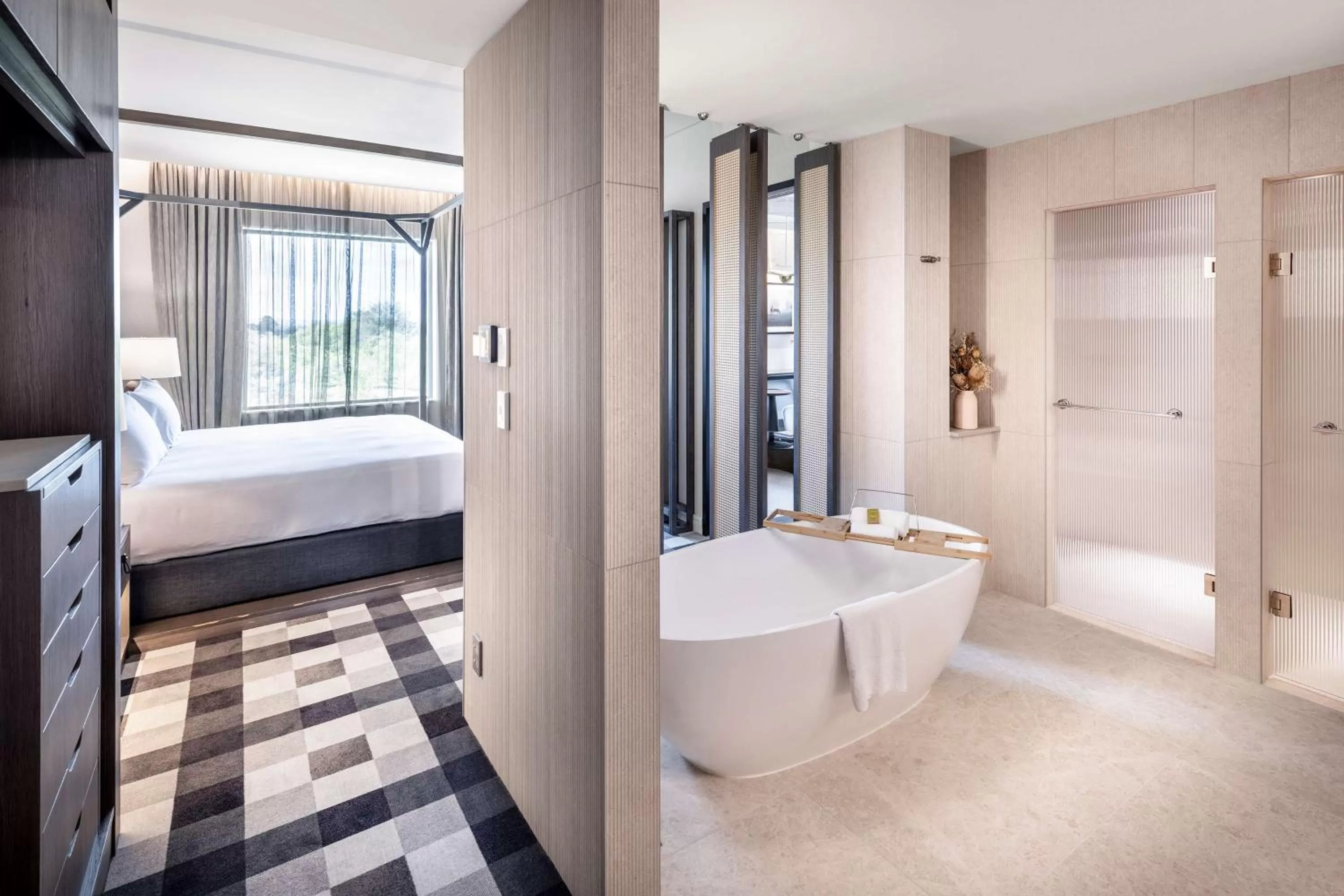 Bathroom, Bed in DoubleTree By Hilton Auckland Karaka