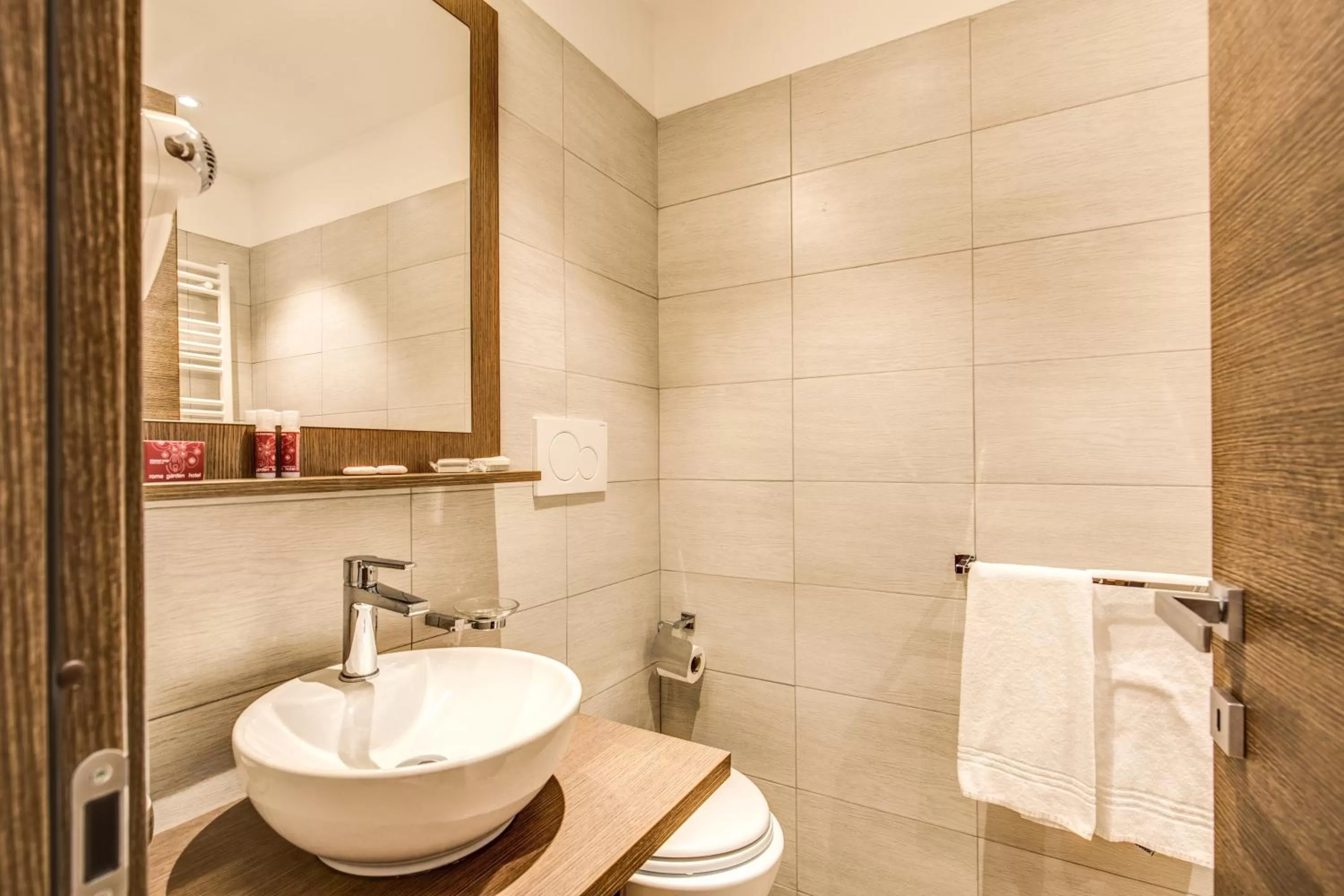 Bathroom in Rome Garden Hotel