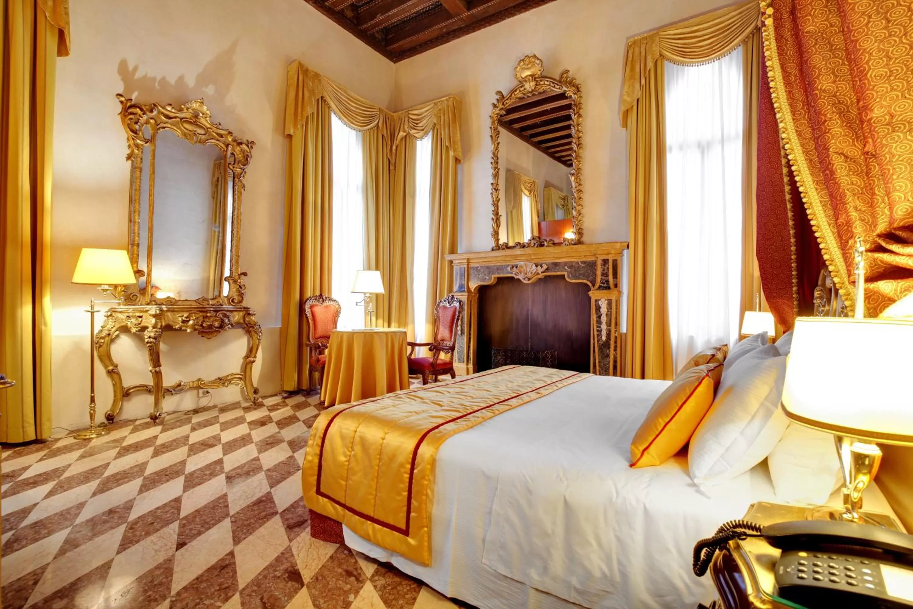Photo of the whole room, Bed in Hotel Donà Palace