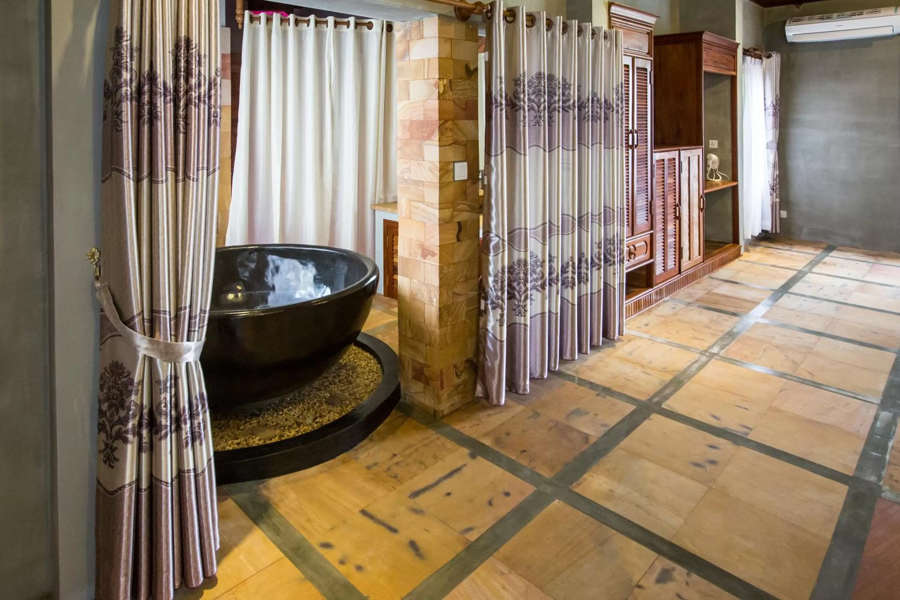 Bathroom, Balcony/Terrace in Model Residence & Spa