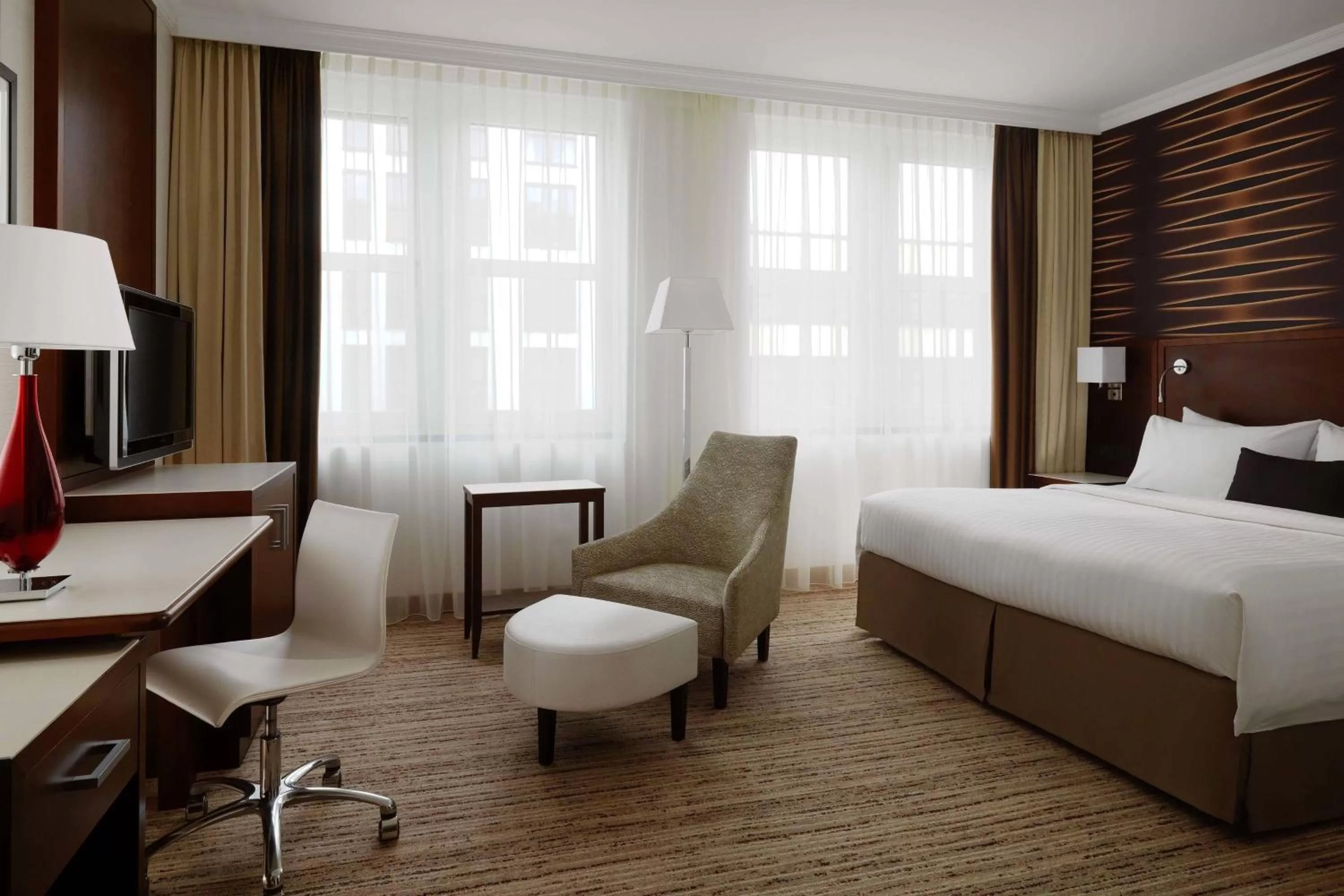 Photo of the whole room, Bed in Cologne Marriott Hotel