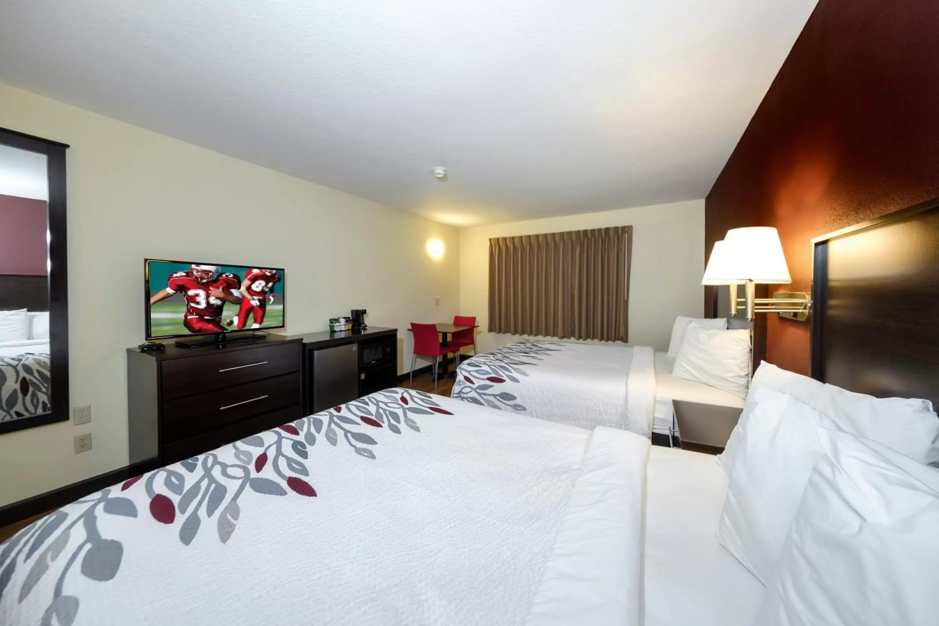 Superior Room with Two Queen Beds and Sofa Bed Smoke Free in Red Roof Inn Osage Beach - Lake of the Ozarks Superior Room with Two Queen Beds and Sofa Bed Smoke Free in Red Roof Inn Osage Beach - Lake of the Ozarks