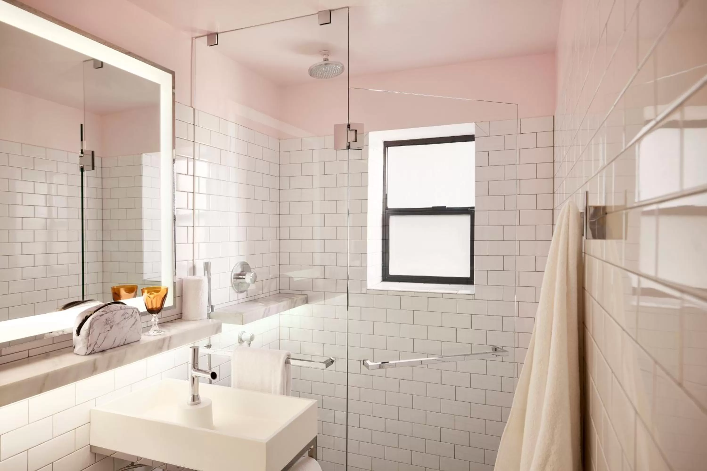 Bathroom in Mama Shelter Los Angeles