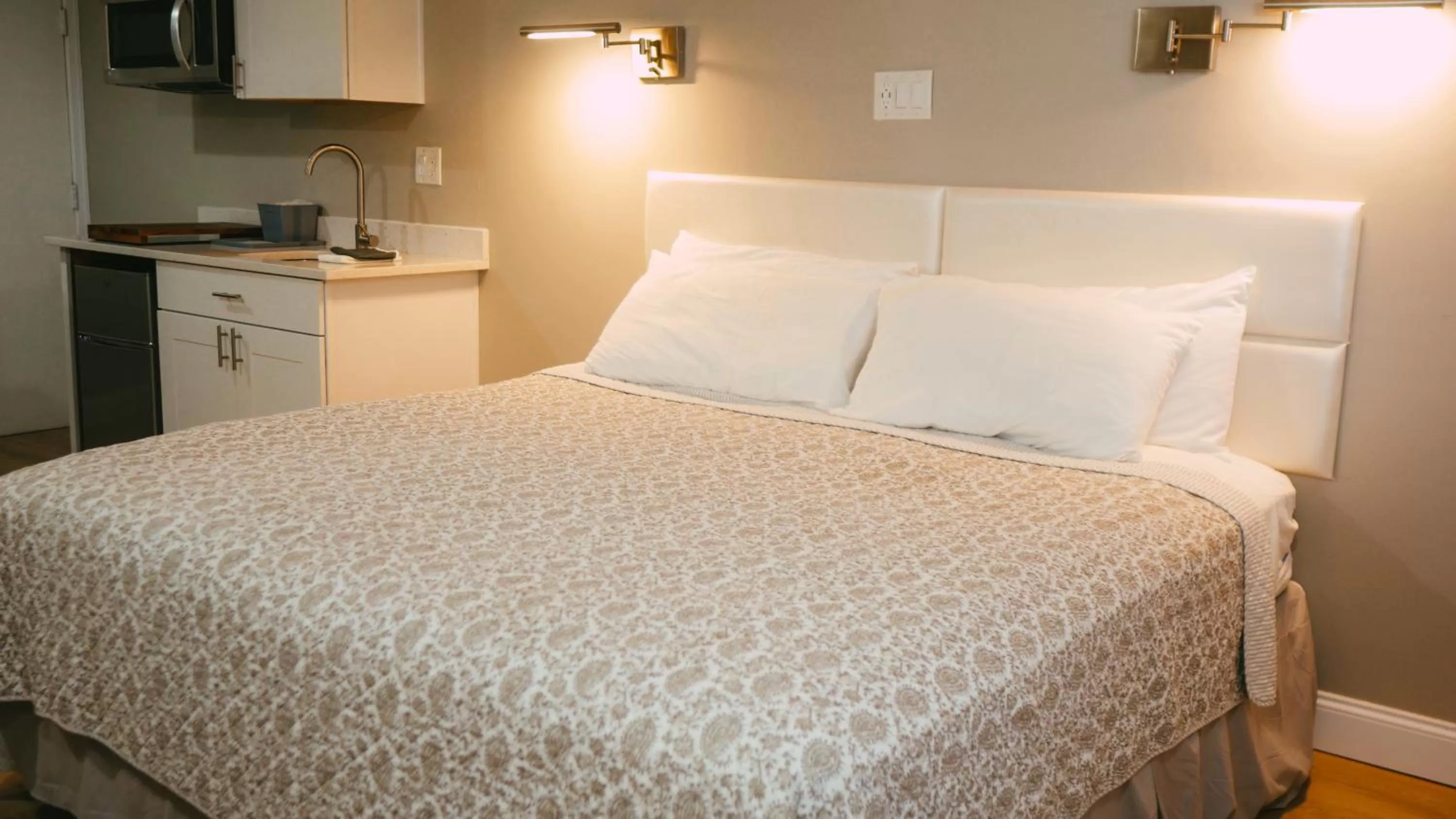 Bed in The Atlantic Motel