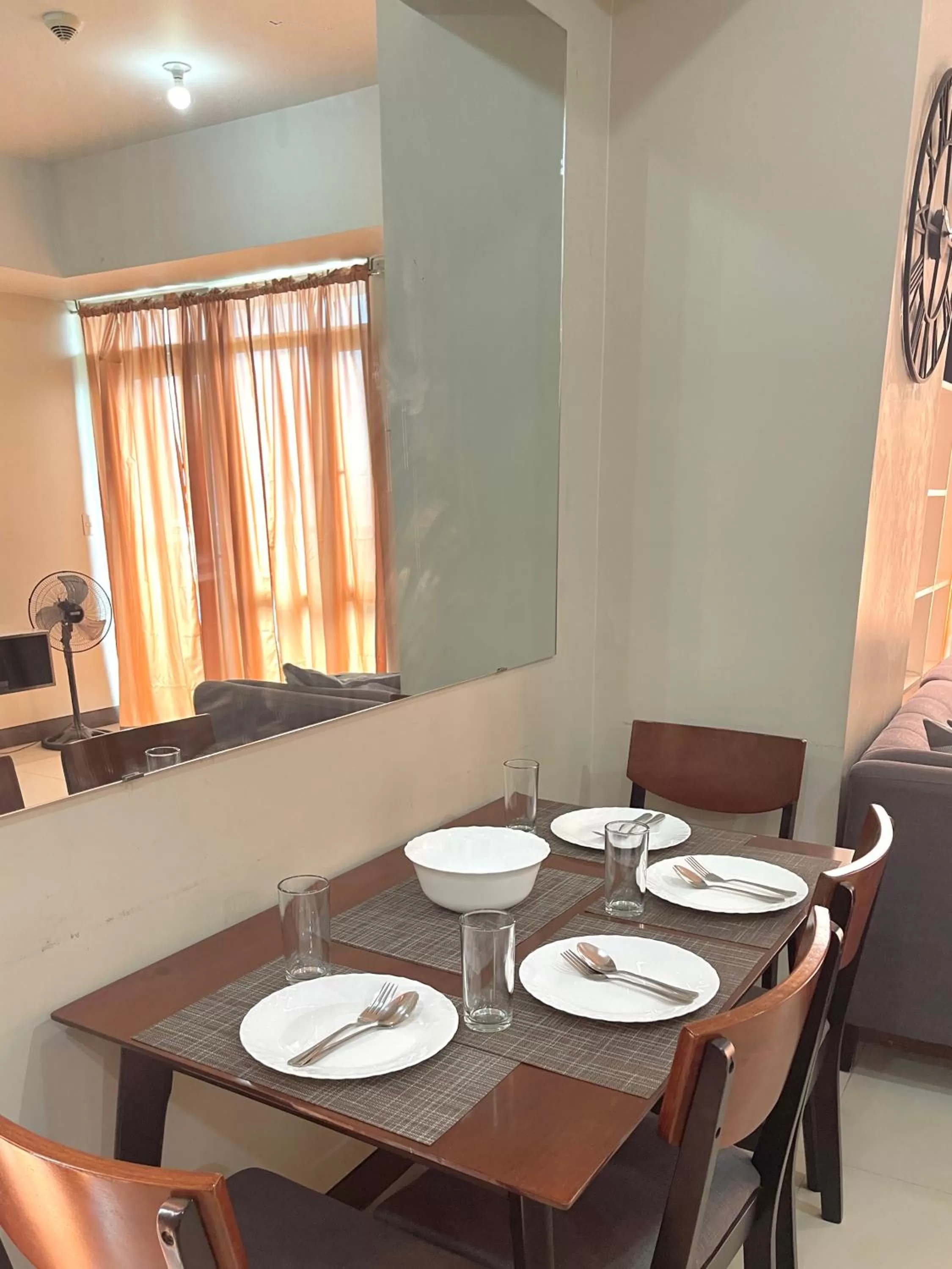 Dining area, Restaurant/Places to Eat in Cubao, Quezon City Condo Staycation (wifi and netflix ready)