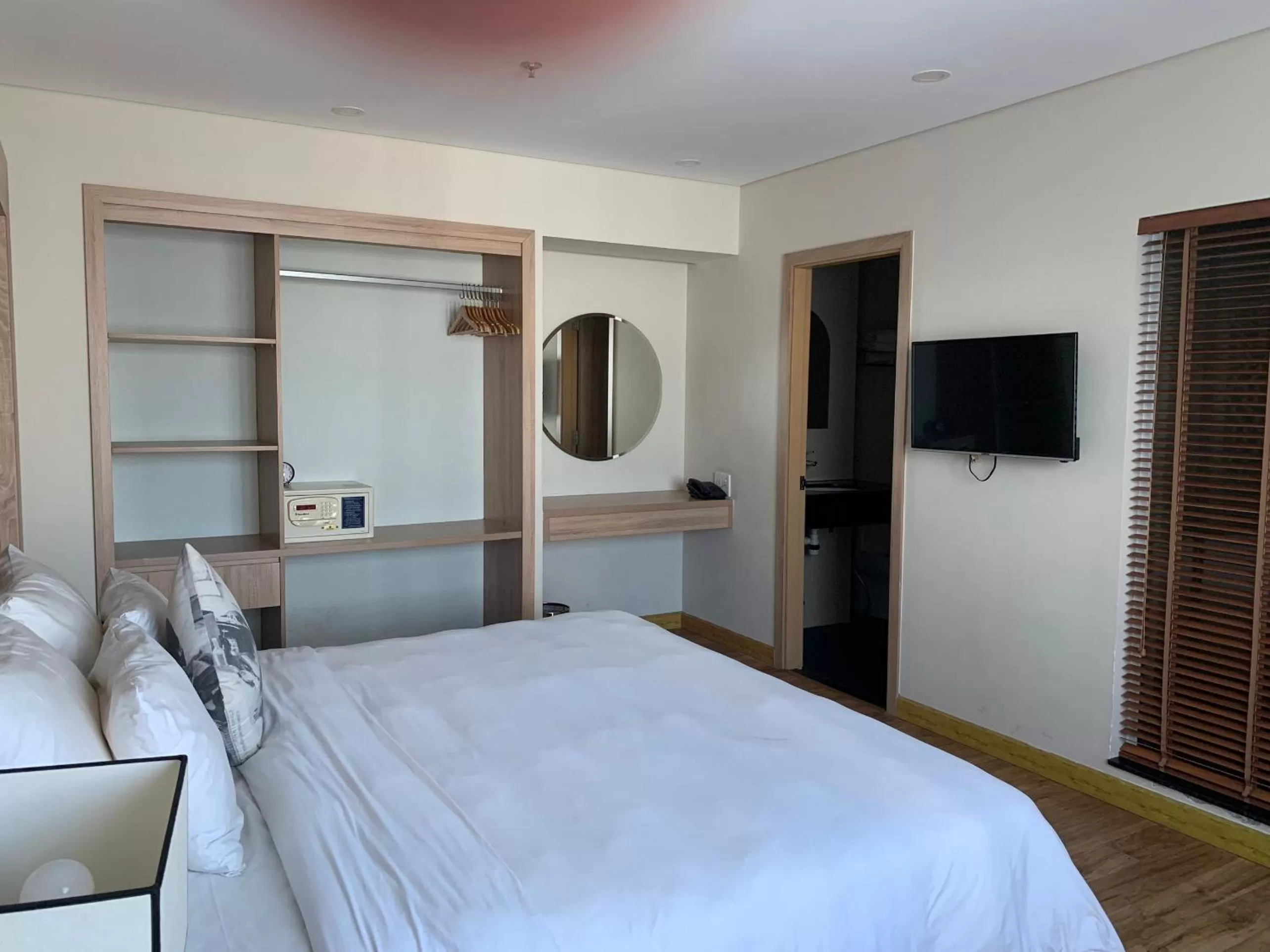 Photo of the whole room, Bed in Gemini Saigon LUXURY