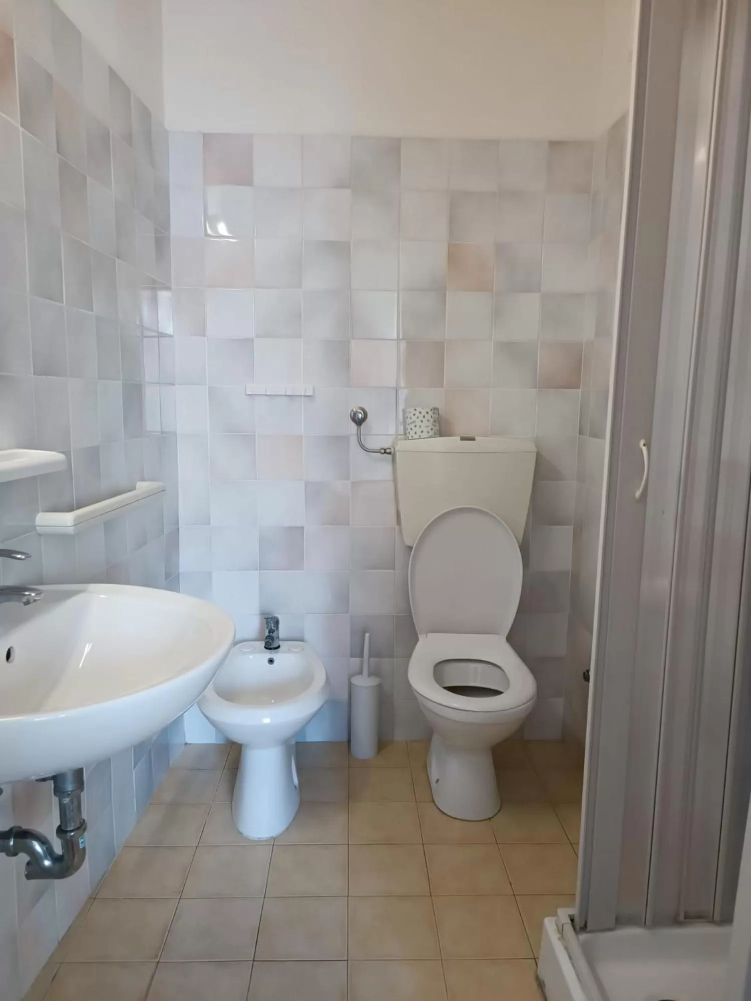 Toilet in HOTEL VILLA ELISA