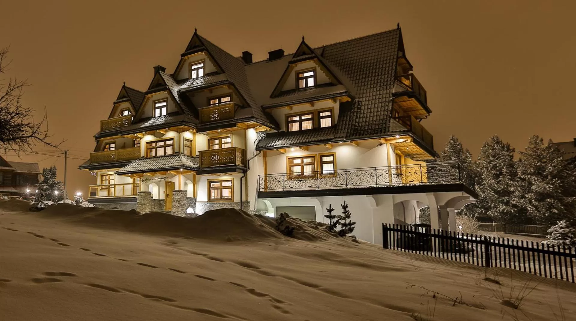 Property building in Górskie Wspomnienie