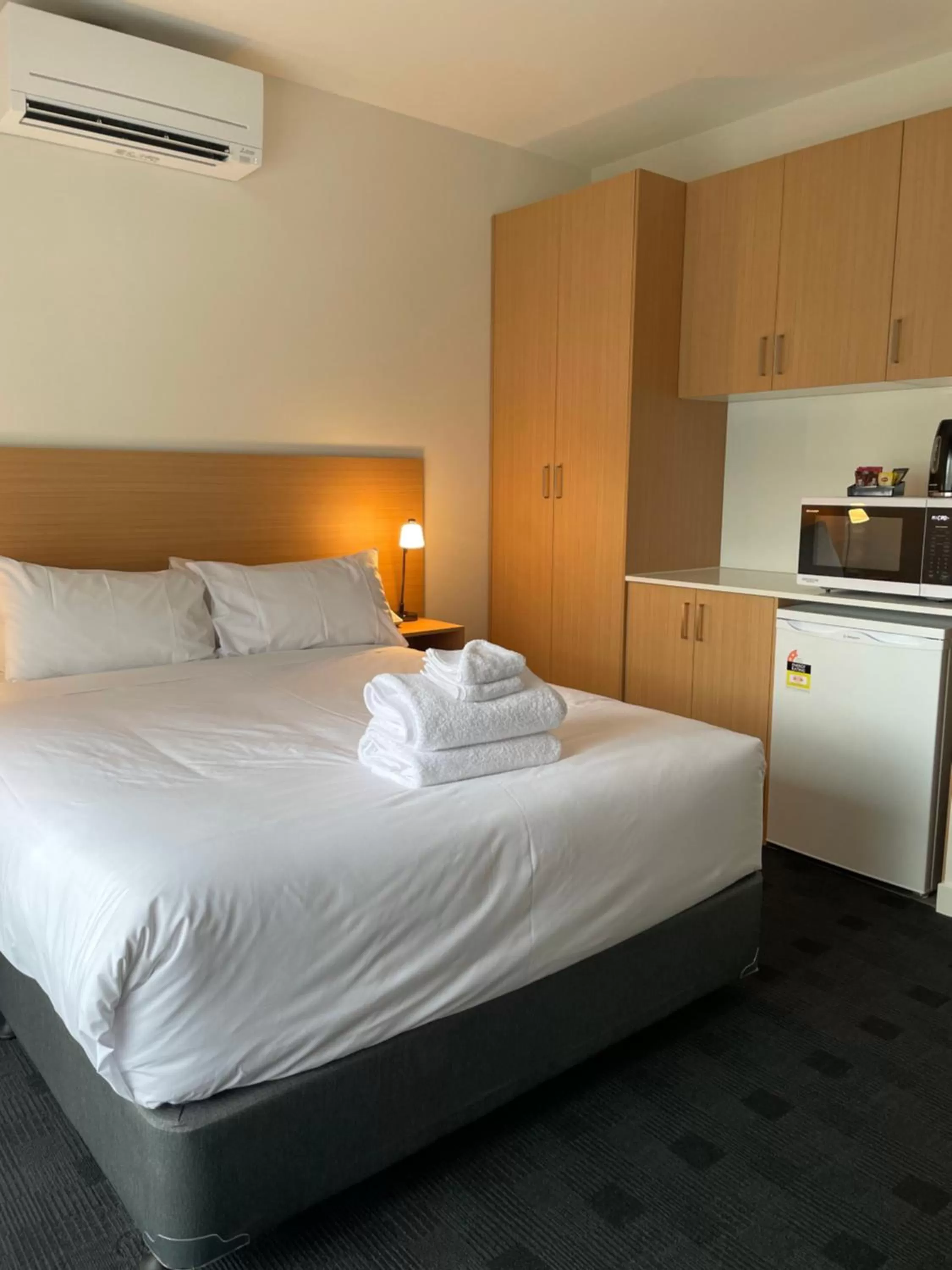 Bed in Whittlesea Motel