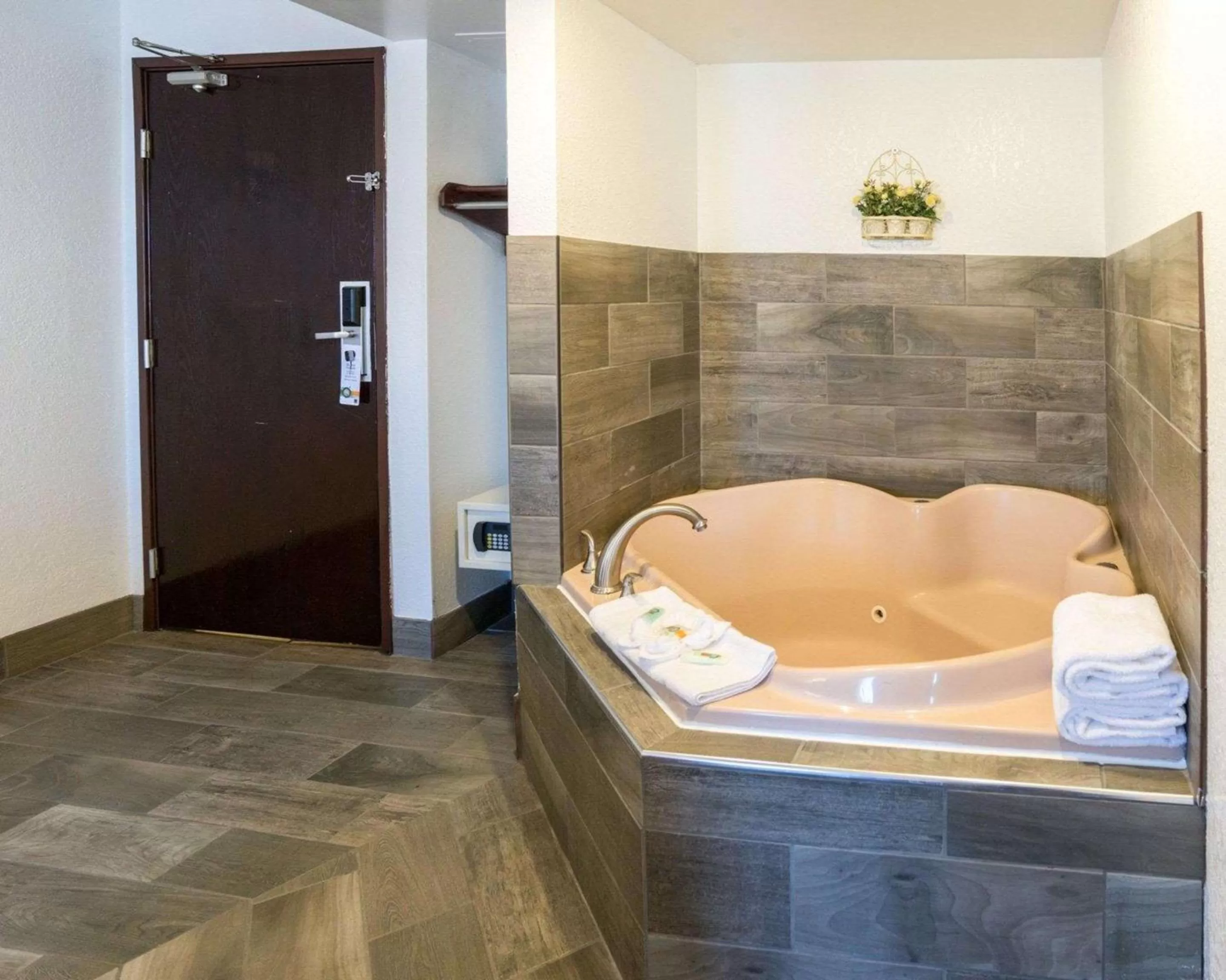 Photo of the whole room in Quality Inn Savage - Bloomington West