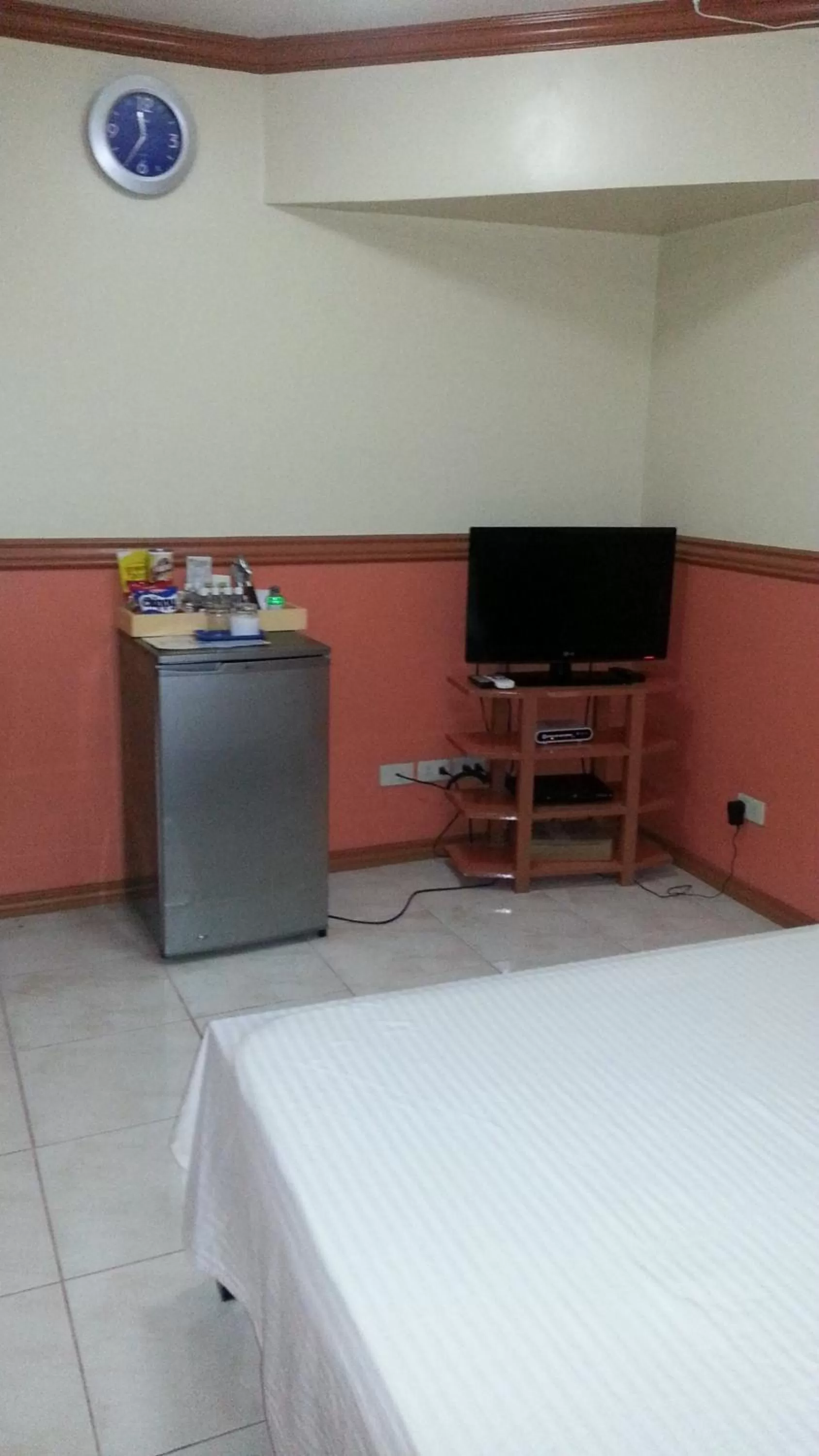 Bed in Kokomos Hotel and Restaurant