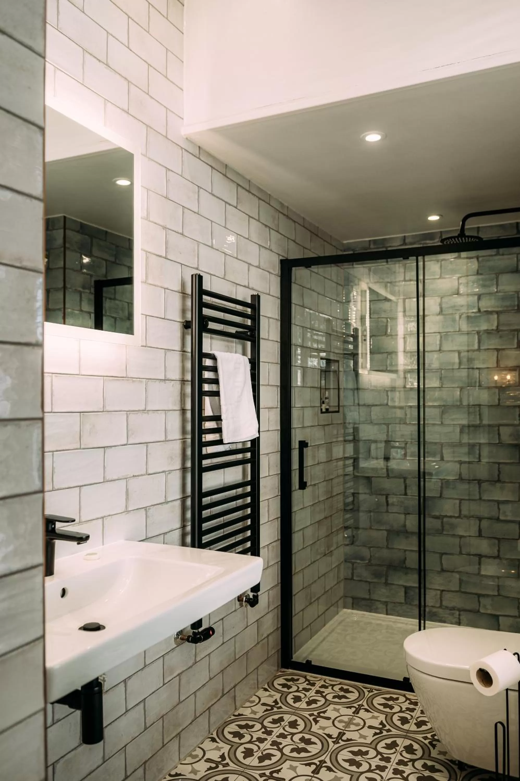 Shower in The Queens Hotel