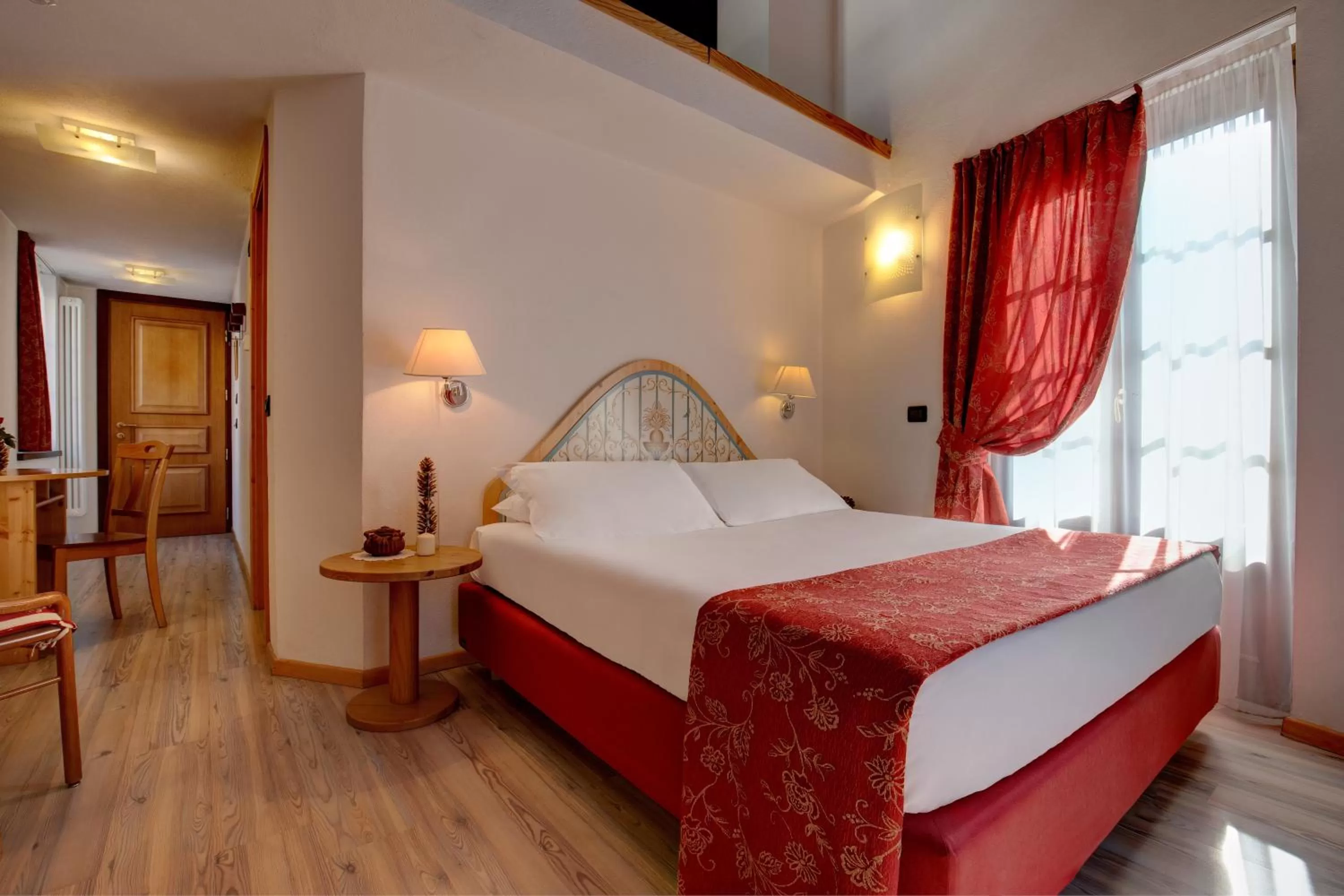 Bedroom, Bed in iH Hotels Courmayeur Mont Blanc